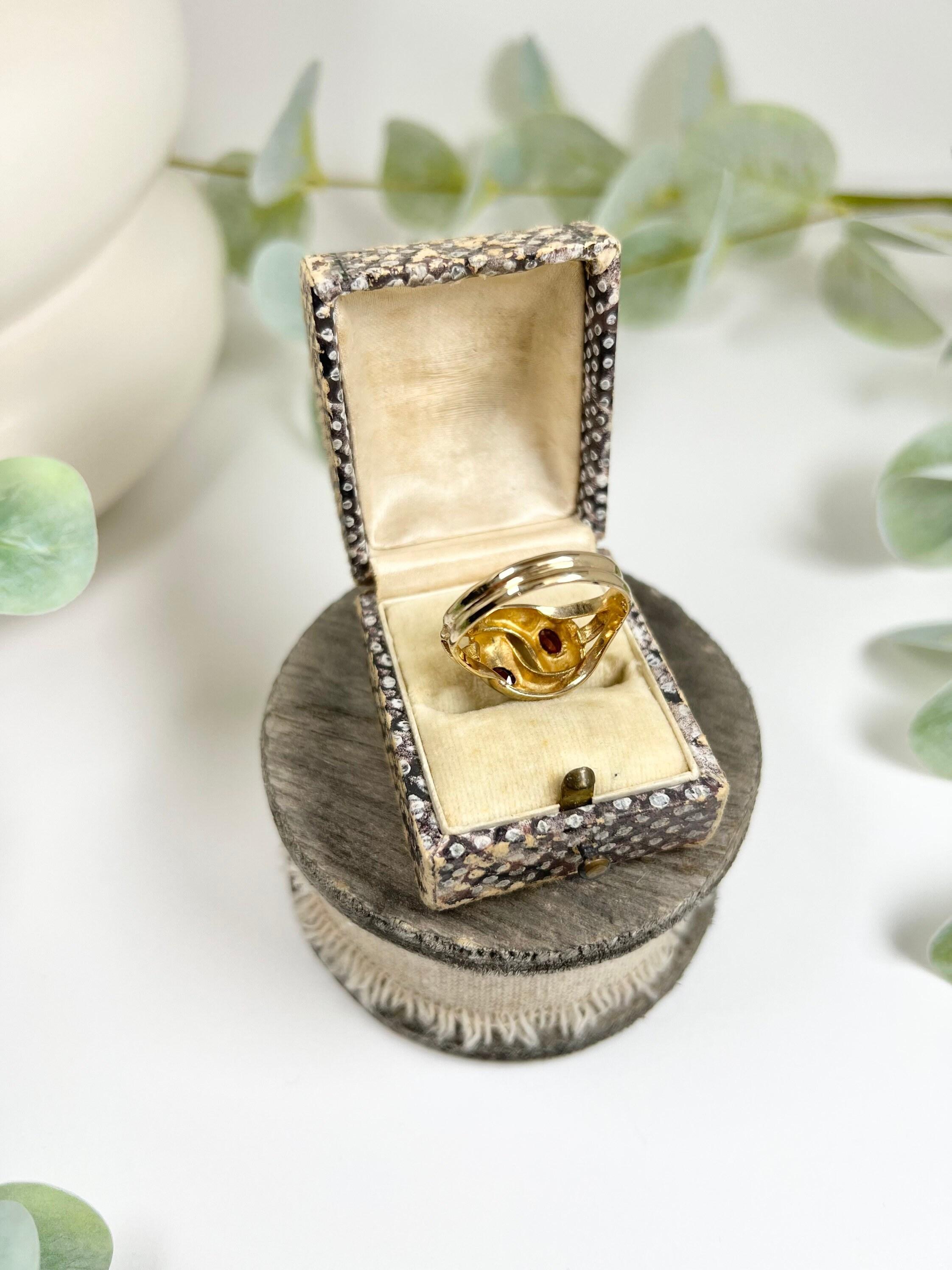 Vintage 9ct Yellow Gold 1960’s Double Headed Garnet Snake Ring For Sale 1