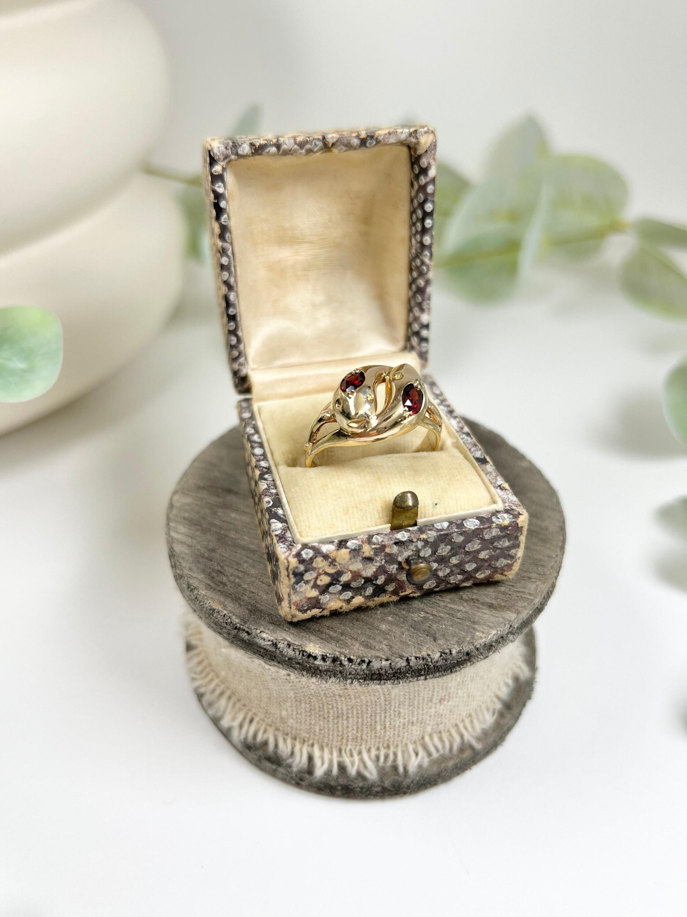 Vintage 9ct Yellow Gold 1960’s Double Headed Garnet Snake Ring For Sale 3