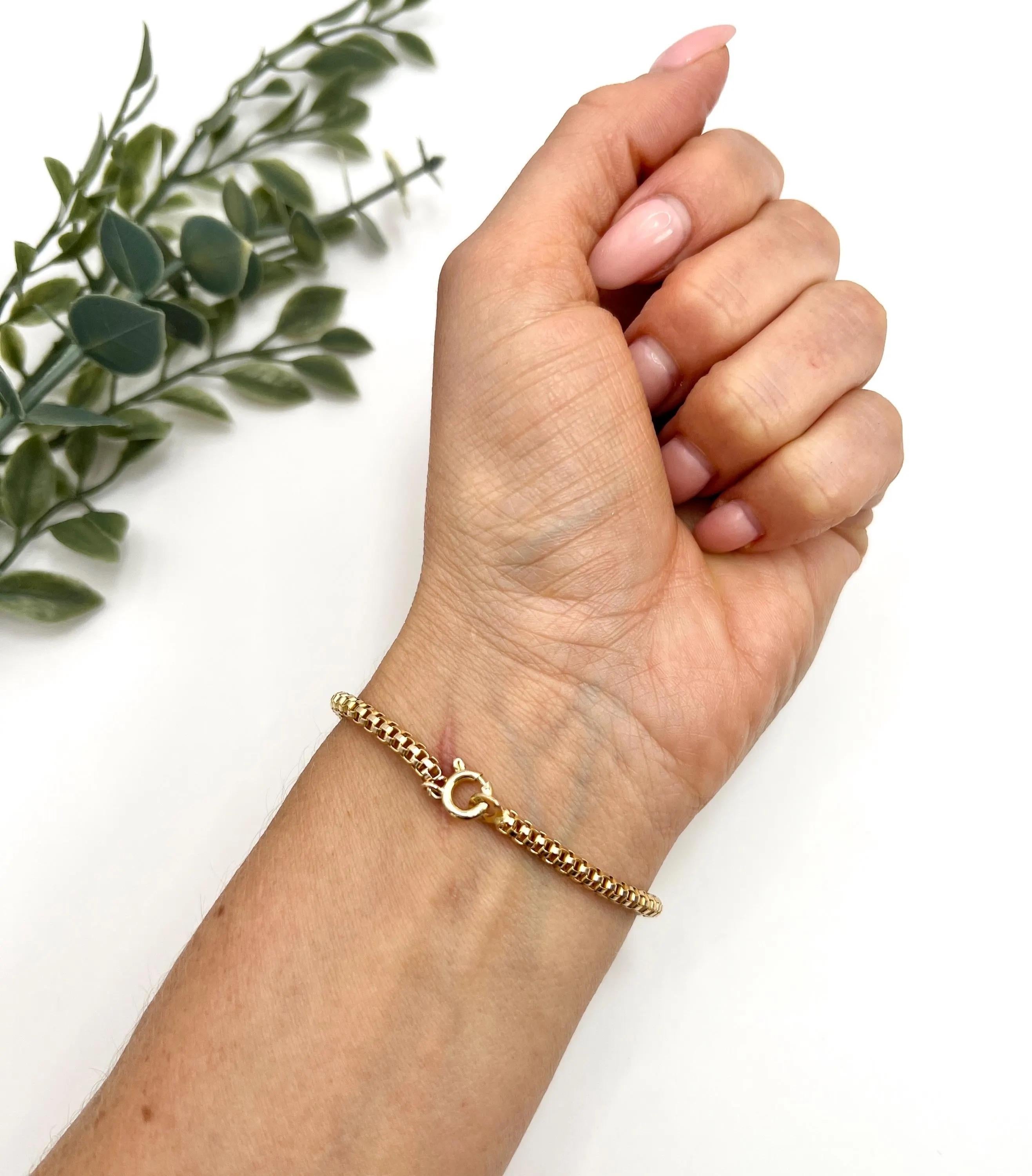 Bracelet vintage en or jaune 

Or jaune 9ct poinçonné

Réalisateurs Mark Balestra

Circa 1980

Voici un superbe bijou qui incarne l'élégance des années 1980 : un bracelet vintage en or 9ct présentant un motif captivant de maillons serpent