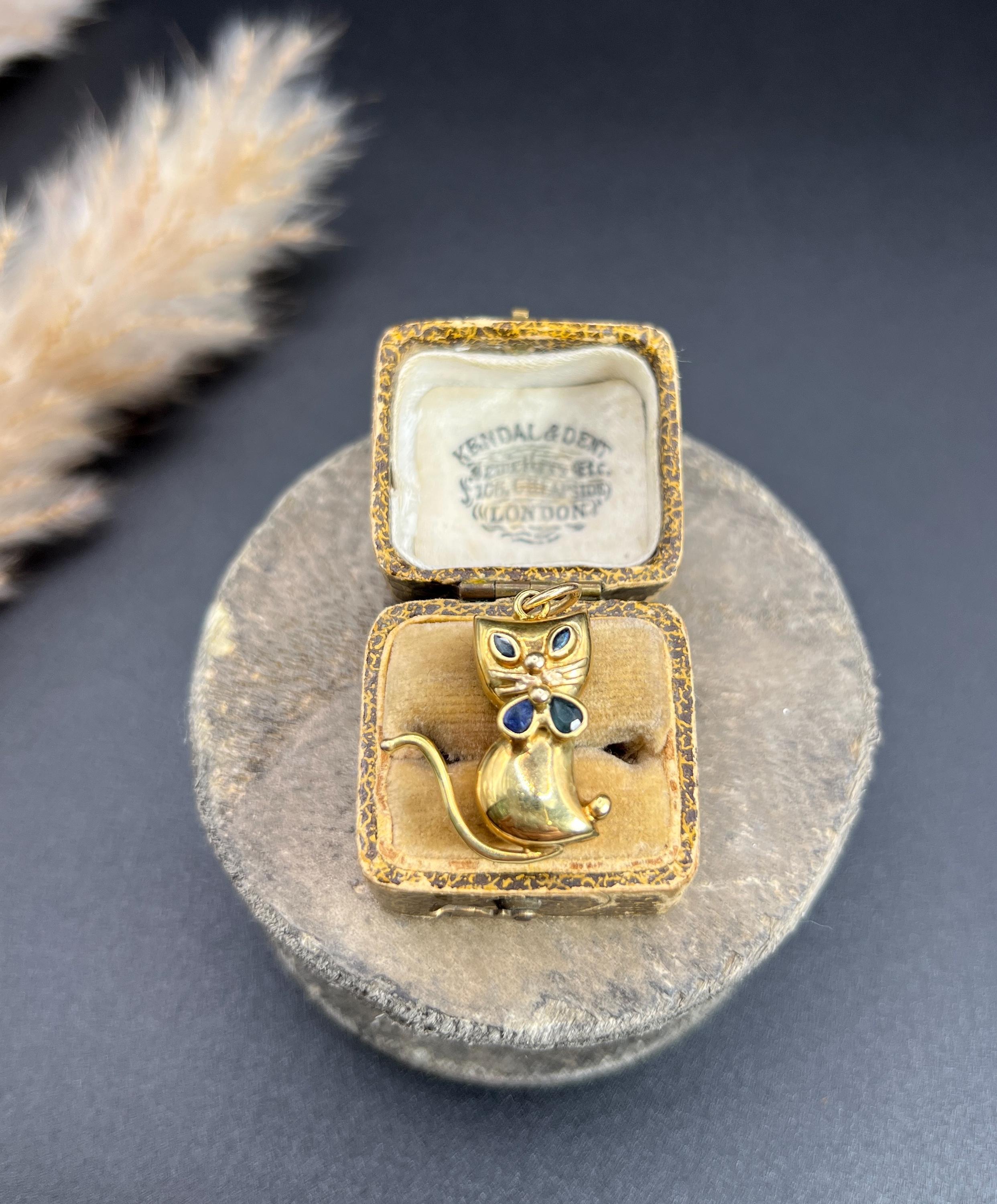 Vintage 9ct Yellow Gold, 1980s Cat Pendant with Dark Blue Stone Collar & Eyes 1