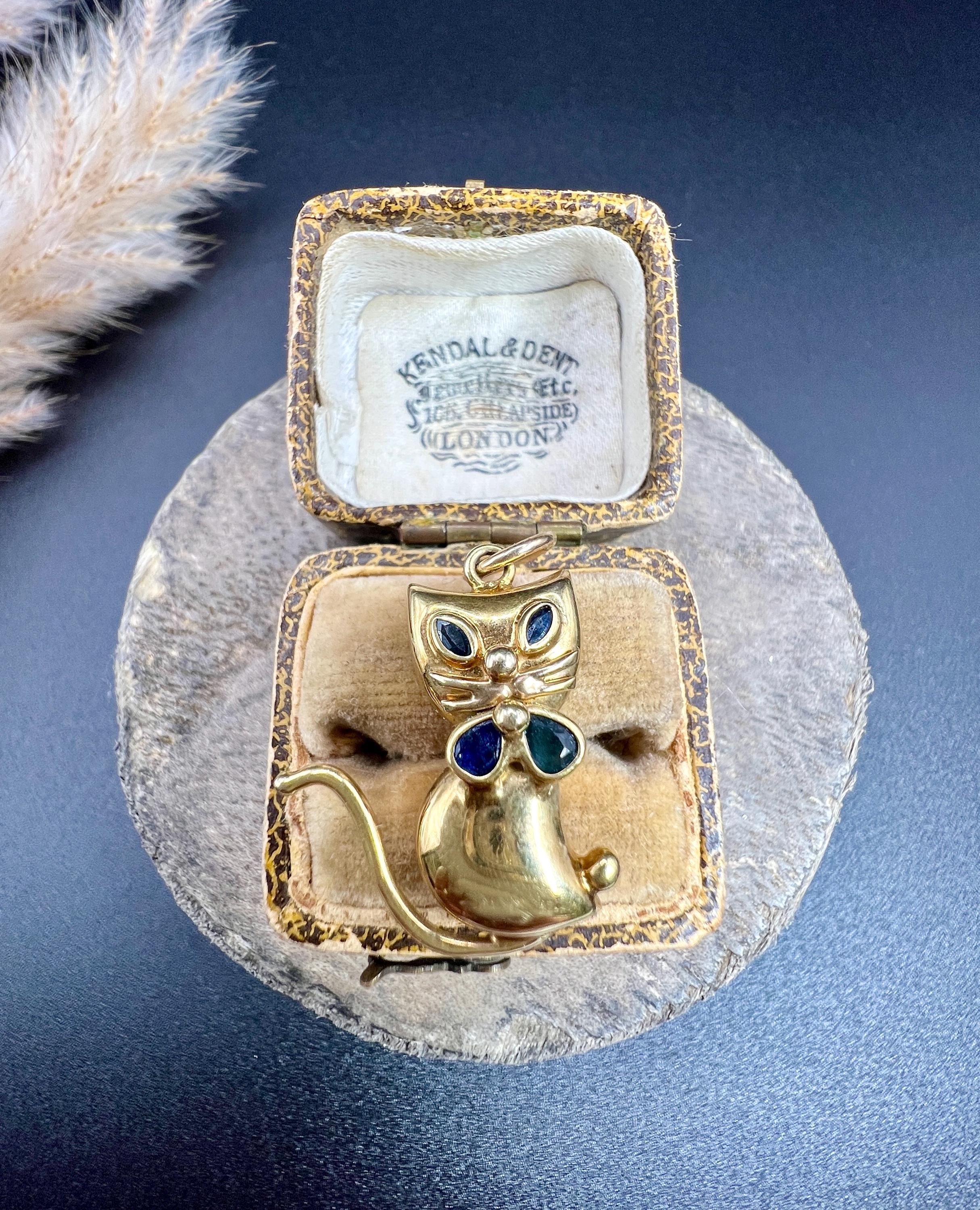 Vintage 9ct Yellow Gold, 1980s Cat Pendant with Dark Blue Stone Collar & Eyes 4