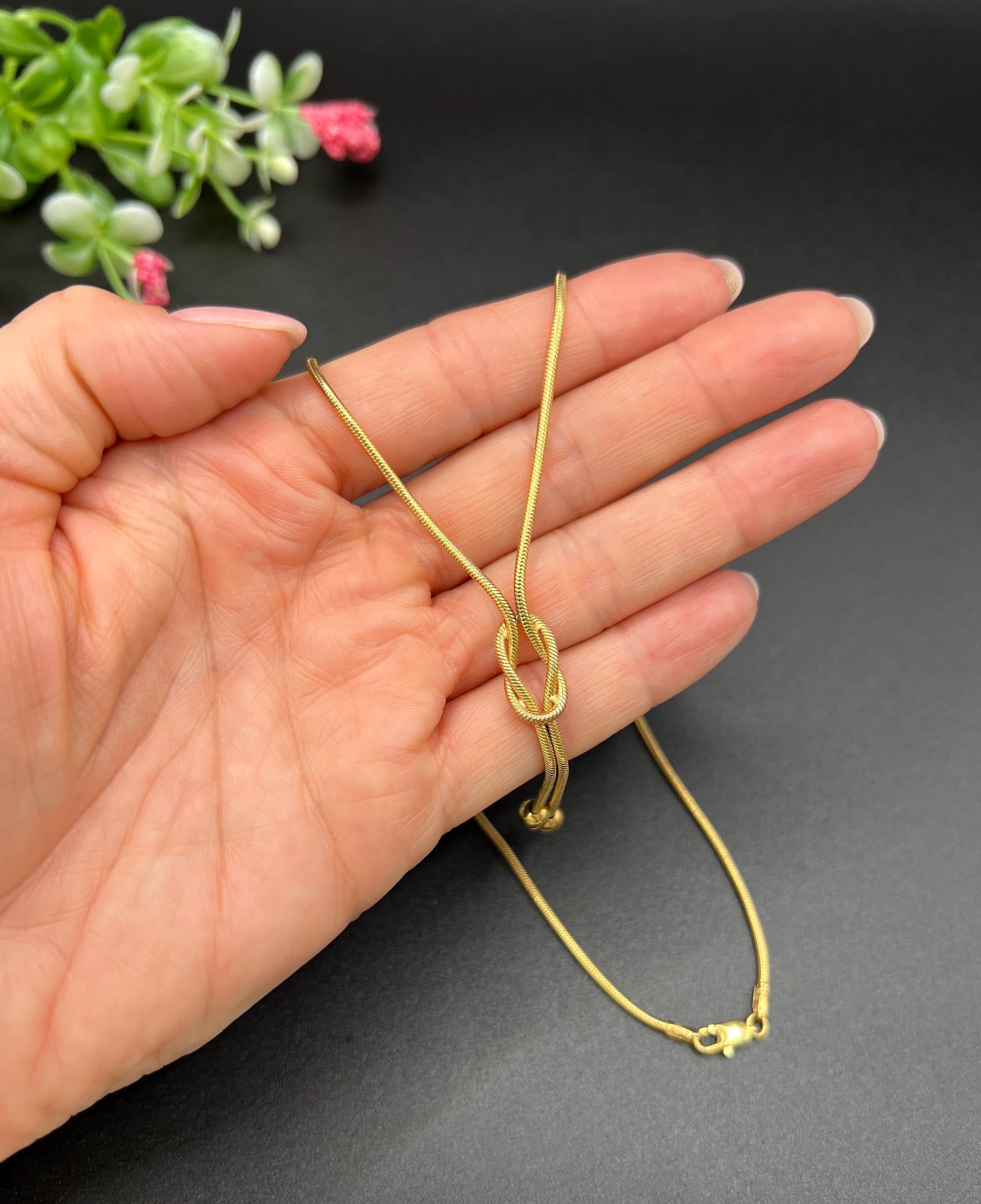 Cadena de nudo de enamorado de eslabones de serpiente de oro amarillo 9 ct de la década de 1990 con matasellos de Birmingham en venta 1