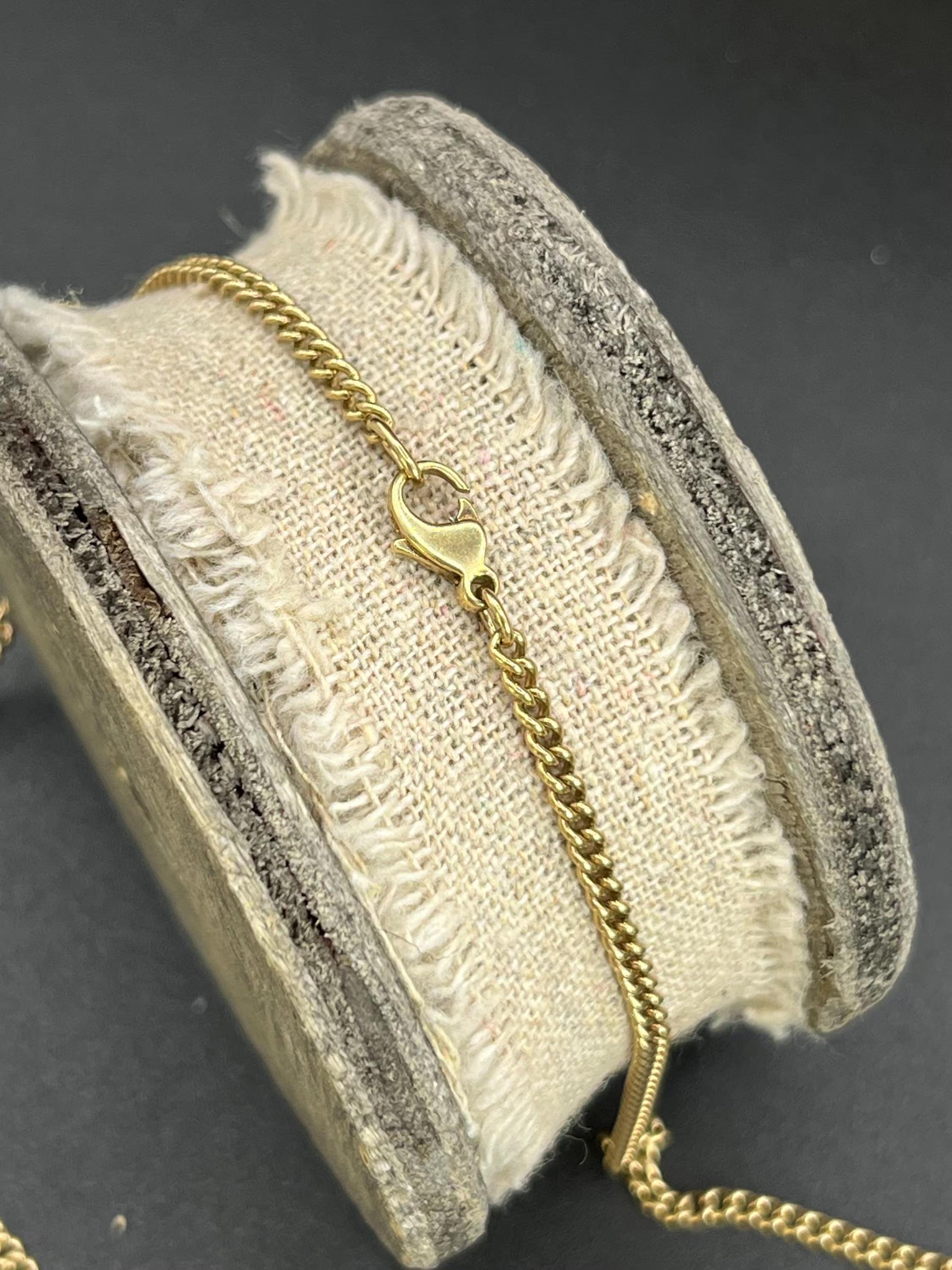 Vintage 9ct Yellow Gold 21 1/2 Inch Curb Link Chain with Lobster Clasp en vente 4