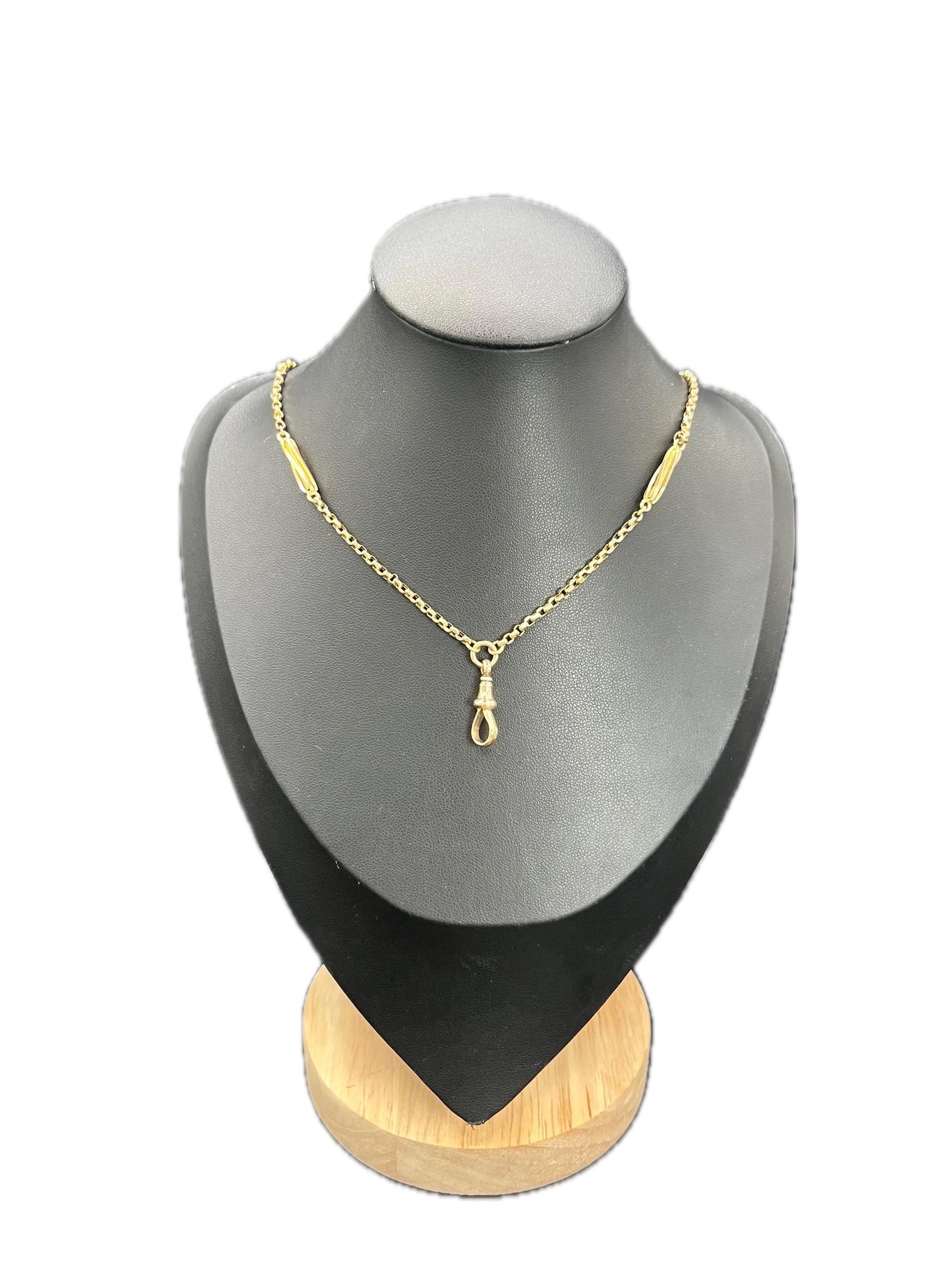 Catena d'oro vintage

Oro giallo 9ct stampato sulla clip

Circa anni '1900

Marchio di fabbrica A. R. P.

Questa squisita catena vintage in oro giallo 9ct è un vero tesoro del 1900. La catena belcher sfaccettata vanta  un design straordinario