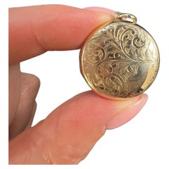 Vintage 9ct Yellow Gold Back & Front Stamped, 1940s Engraved Round Locket