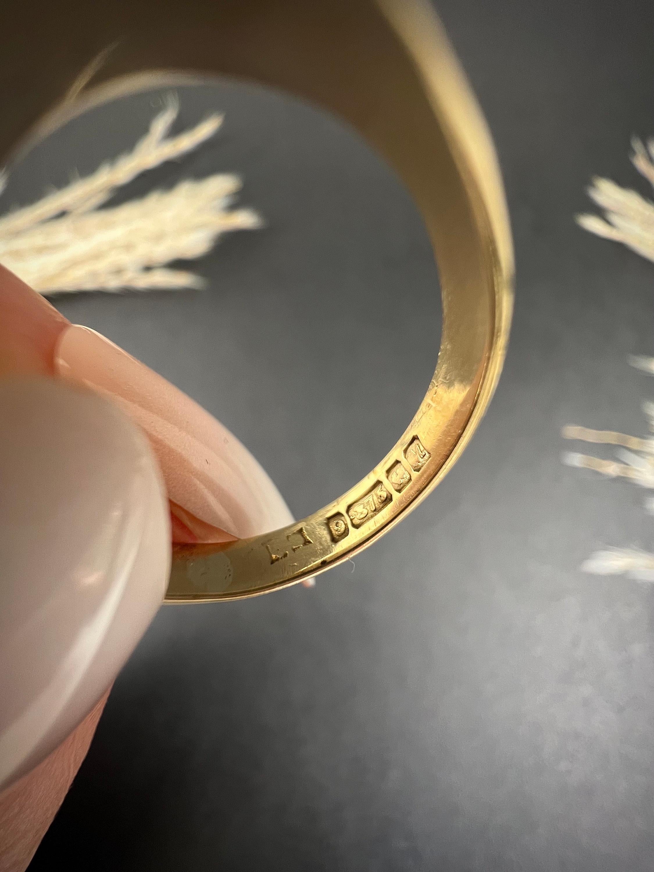 Vintage 9ct Yellow Gold, Birmingham Hallmarked, 1960s Square Shaped Signet Ring For Sale 4