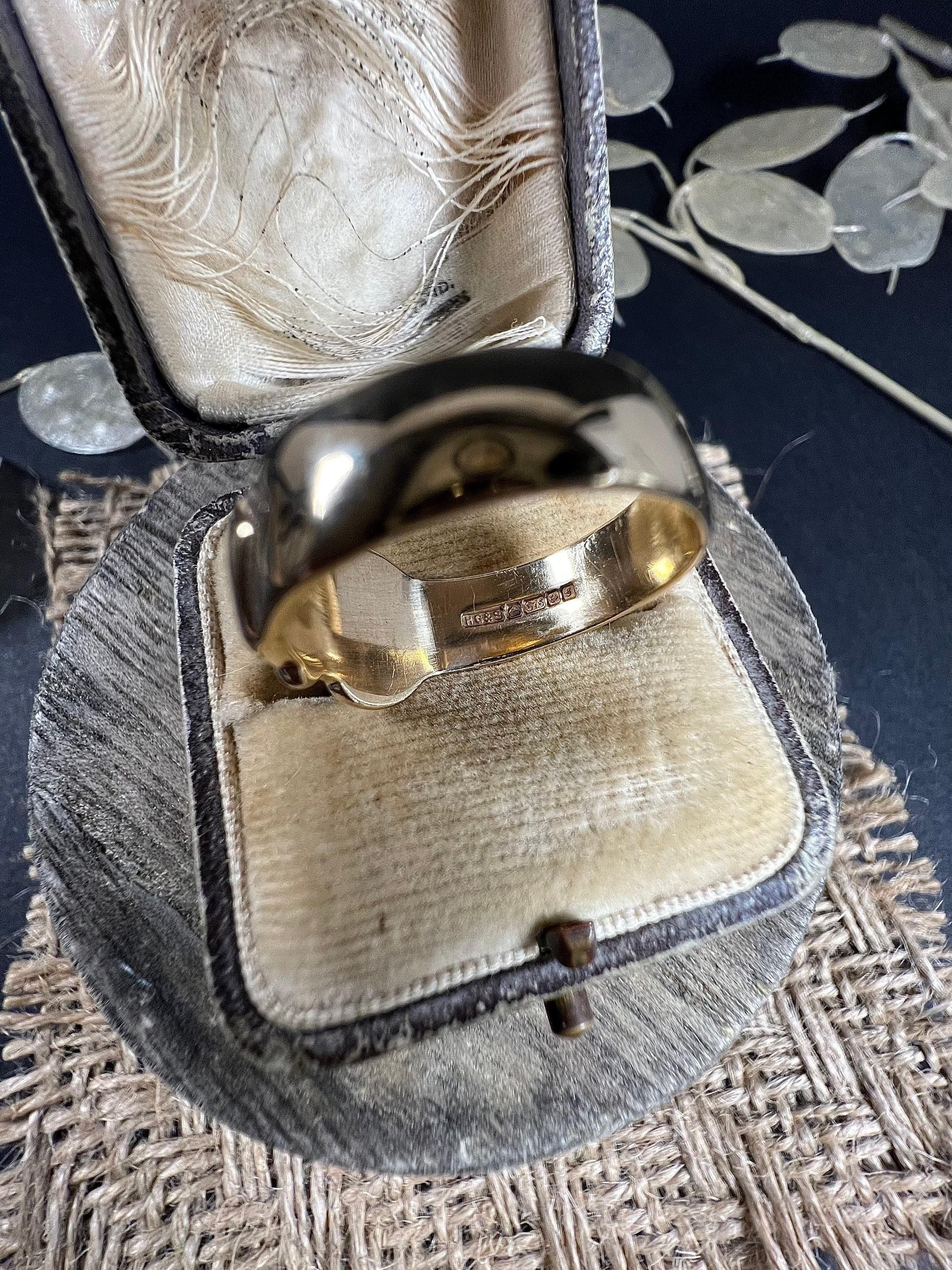 Vintage 9ct Yellow Gold Buckle Belt Ring For Sale 1