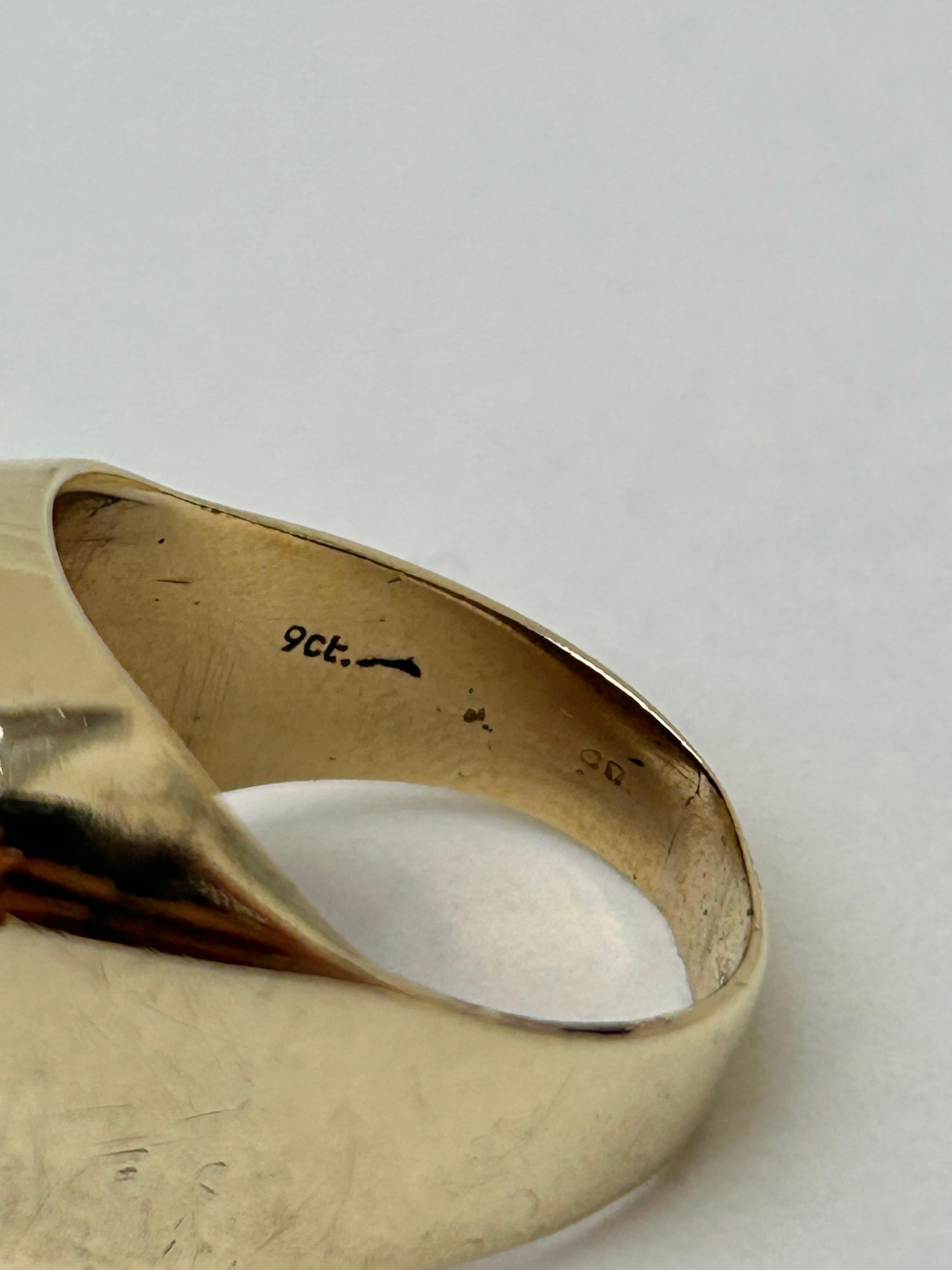 Women's or Men's Vintage 9 Carat Yellow Gold Carnelian Signet Ring 