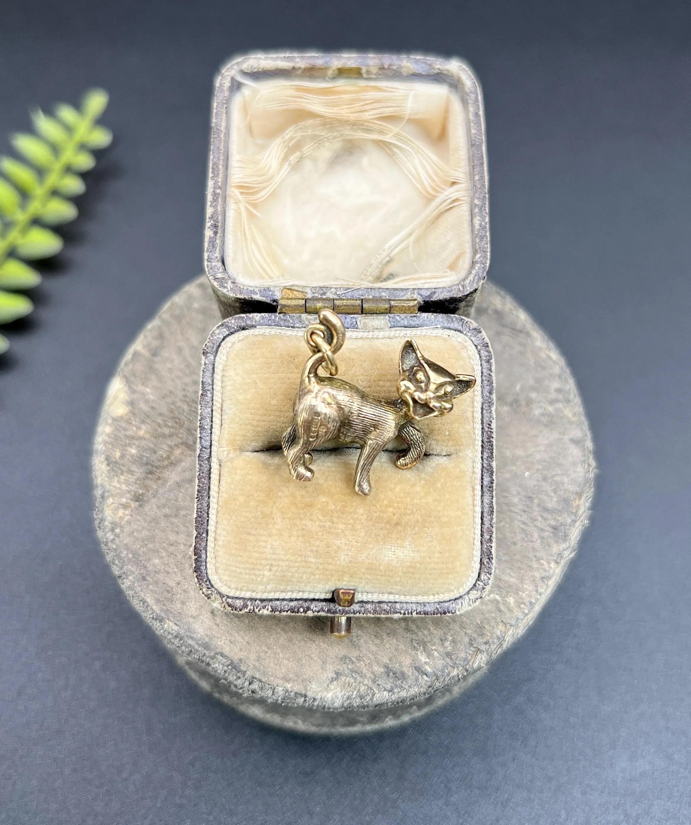 Vintage 9ct Yellow Gold, Cat Pendant, Bracelet Charm, Hallmarked London 1965 For Sale 6