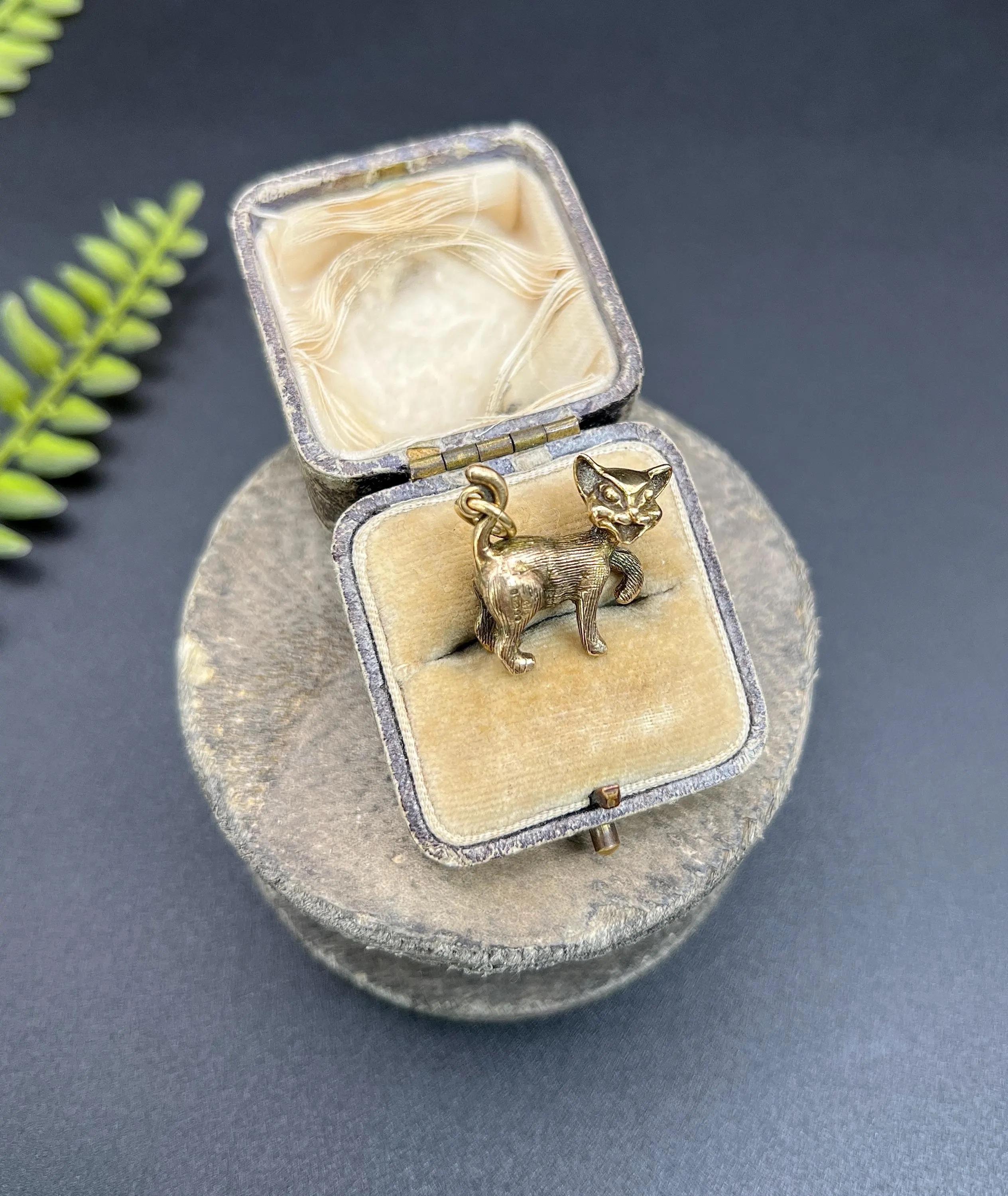 Vintage Cat Pendant

9ct Yellow Gold

Hallmarked London 1965

* THE CHAIN IS SOLD SEPARATELY. 

Introducing our charming 9ct yellow gold vintage cat pendant. This delightful caricature feline would make a wonderful addition to any collection and is