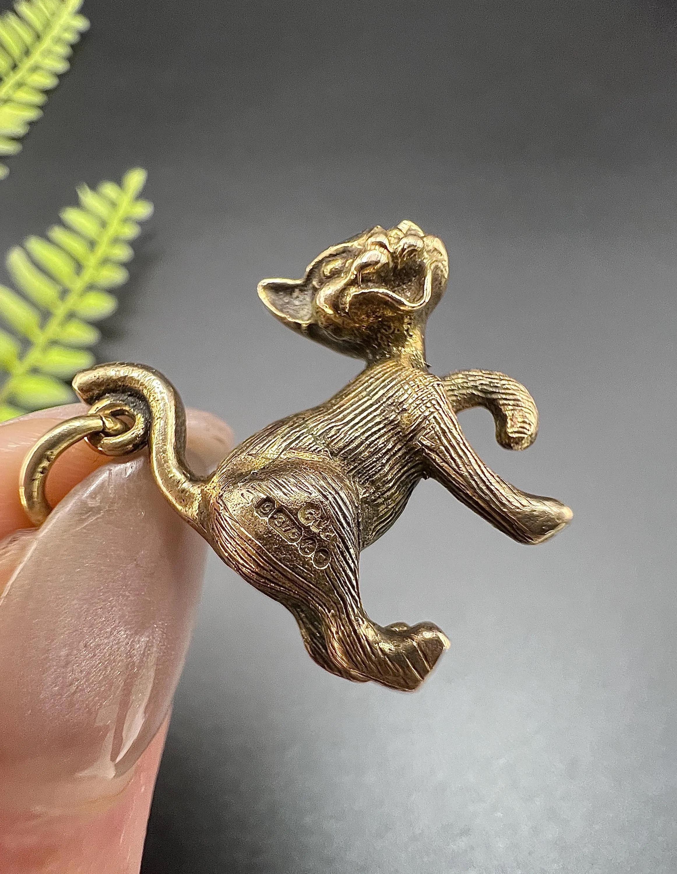 Women's or Men's Vintage 9ct Yellow Gold, Cat Pendant, Bracelet Charm, Hallmarked London 1965 For Sale