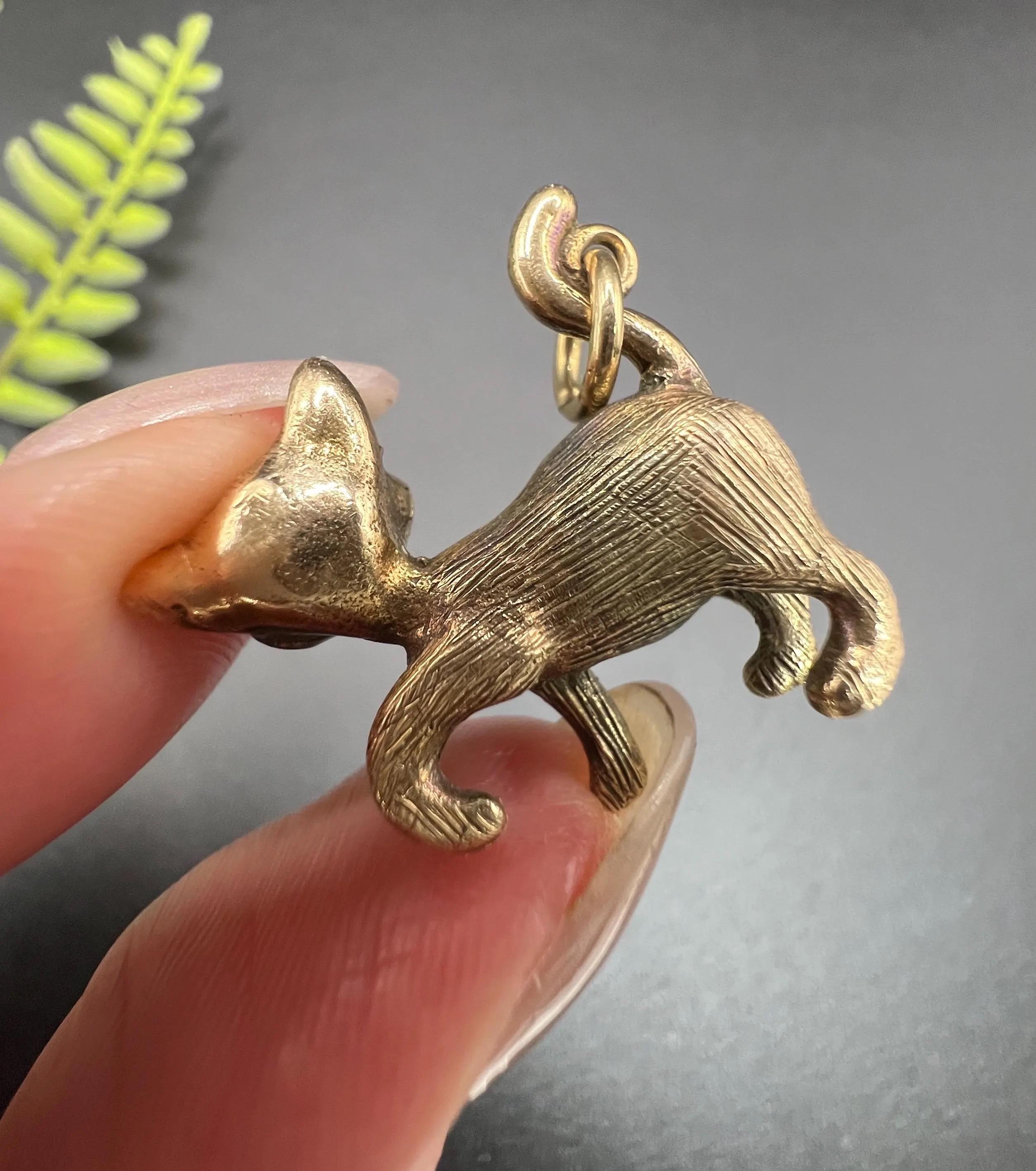 Vintage 9ct Yellow Gold, Cat Pendant, Bracelet Charm, Hallmarked London 1965 For Sale 2