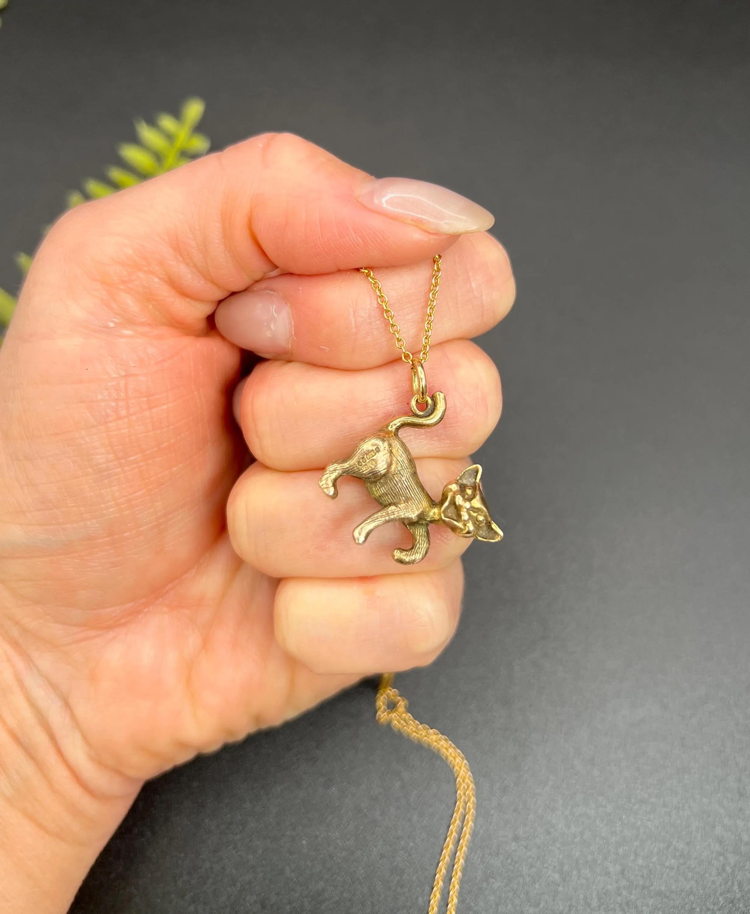 Vintage 9ct Yellow Gold, Cat Pendant, Bracelet Charm, Hallmarked London 1965 For Sale 5