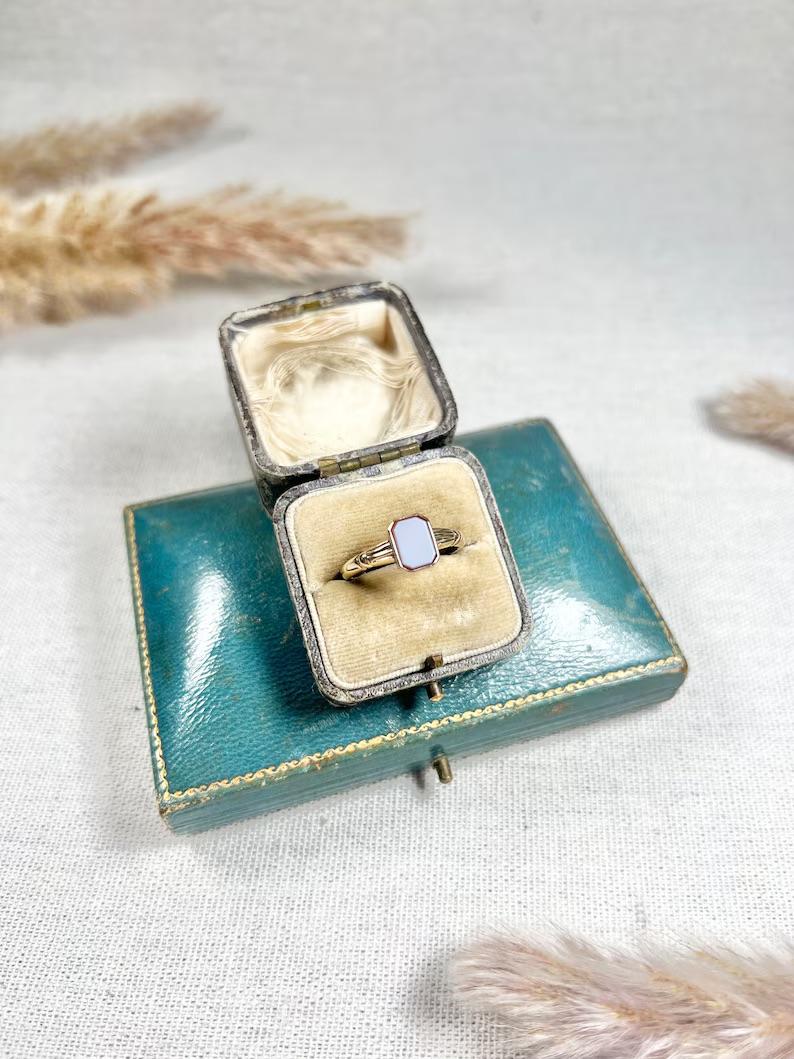 Vintage 9ct Yellow Gold, Chester 1935 Hallmarked, Sardonyx Signet Ring For Sale 3