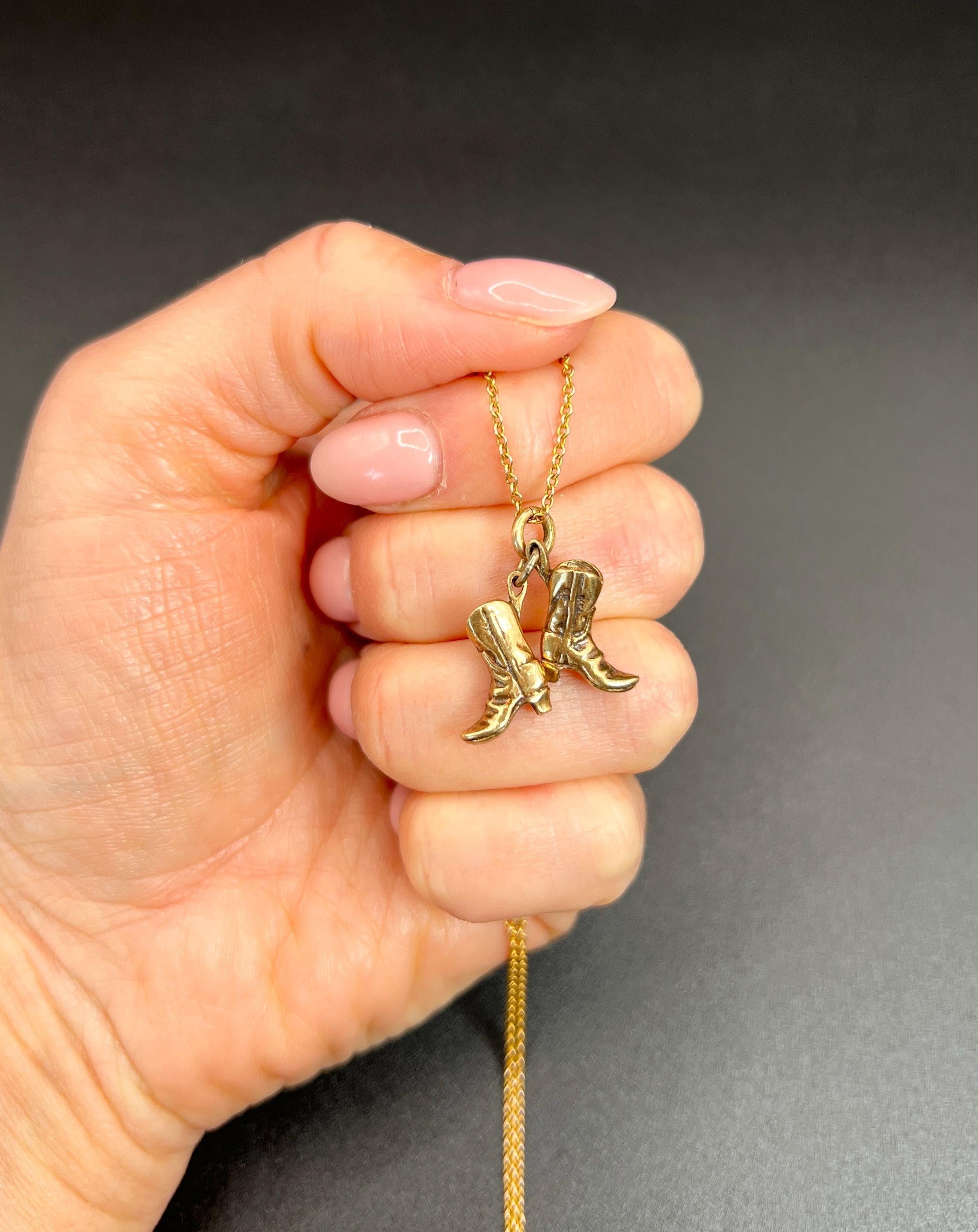 da uomo o donna Ciondolo con stivali da cowboy in oro giallo 9ct, vintage, con marchio Londra 1969 in vendita