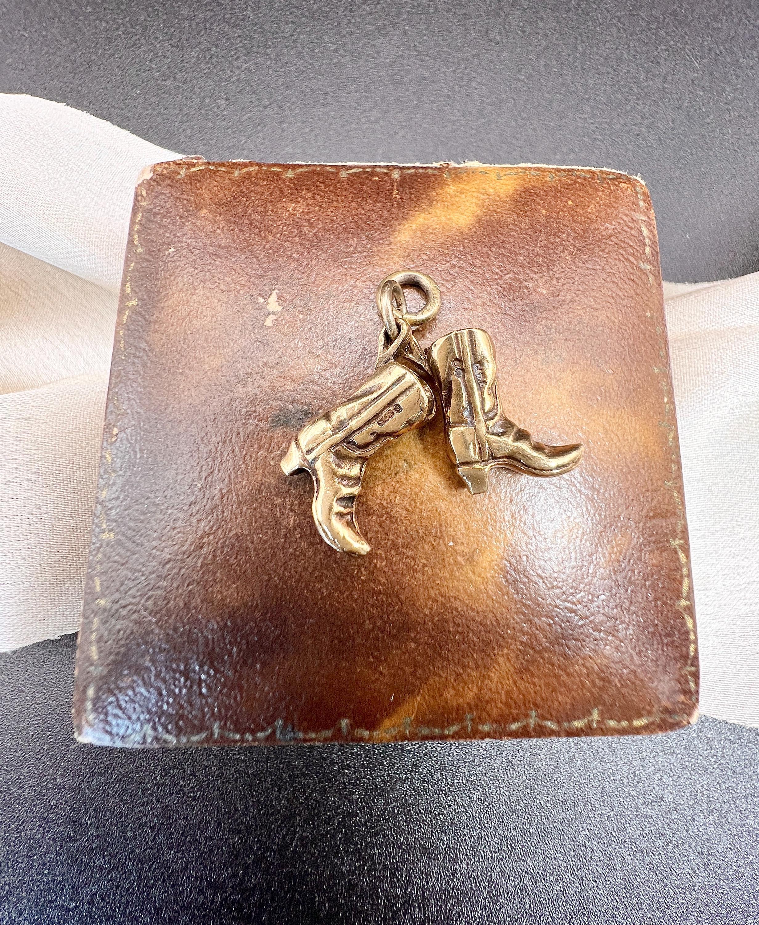 Ciondolo con stivali da cowboy in oro giallo 9ct, vintage, con marchio Londra 1969 in vendita 5