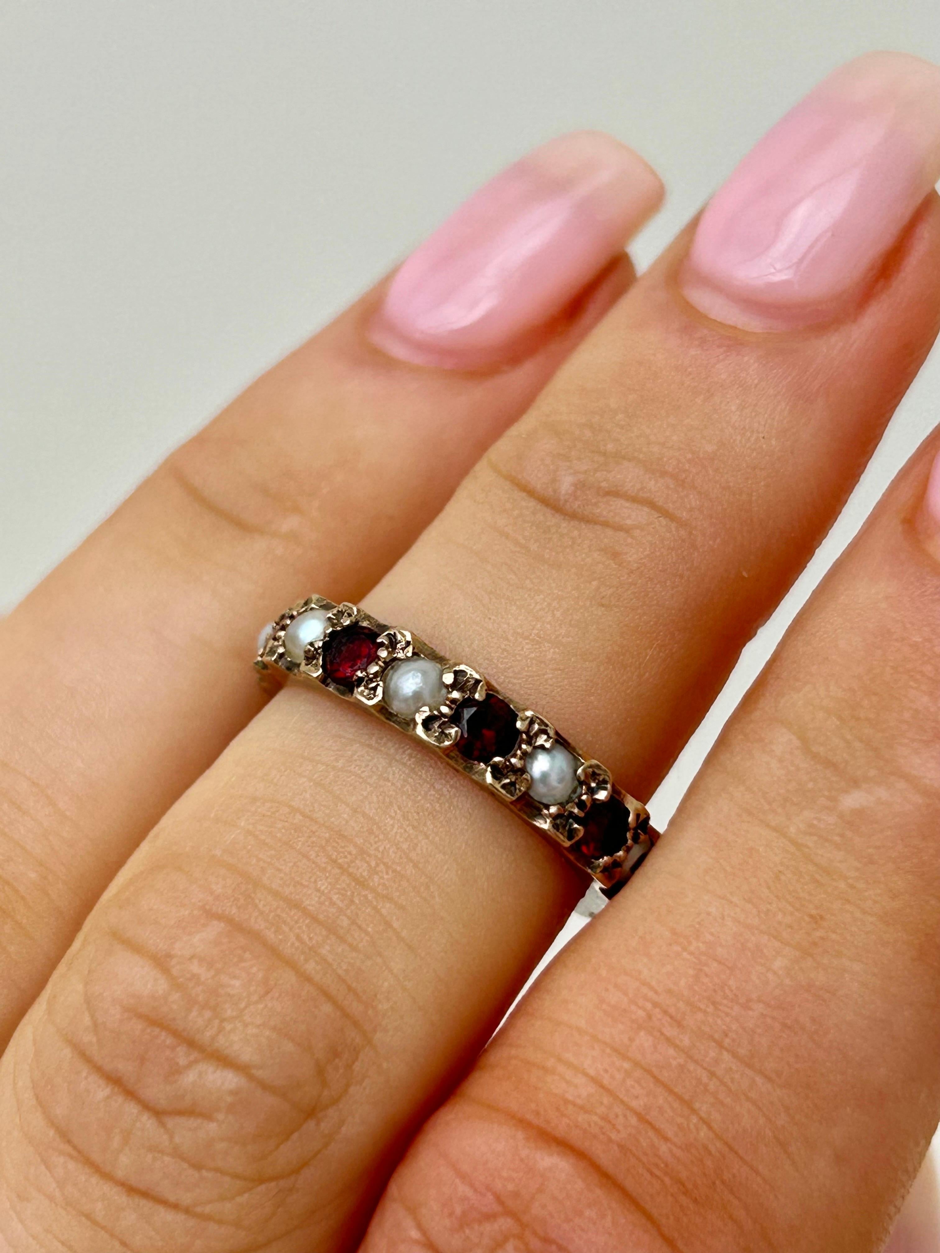 Vintage 9ct Yellow Gold Garnet and Pearl Full Eternity Band Ring 

most beautiful pearl and garnet eternity, truly exceptional 

The item comes without the box in the photos but will be presented in a gembank1973 gift box
 
Measurements: Weight