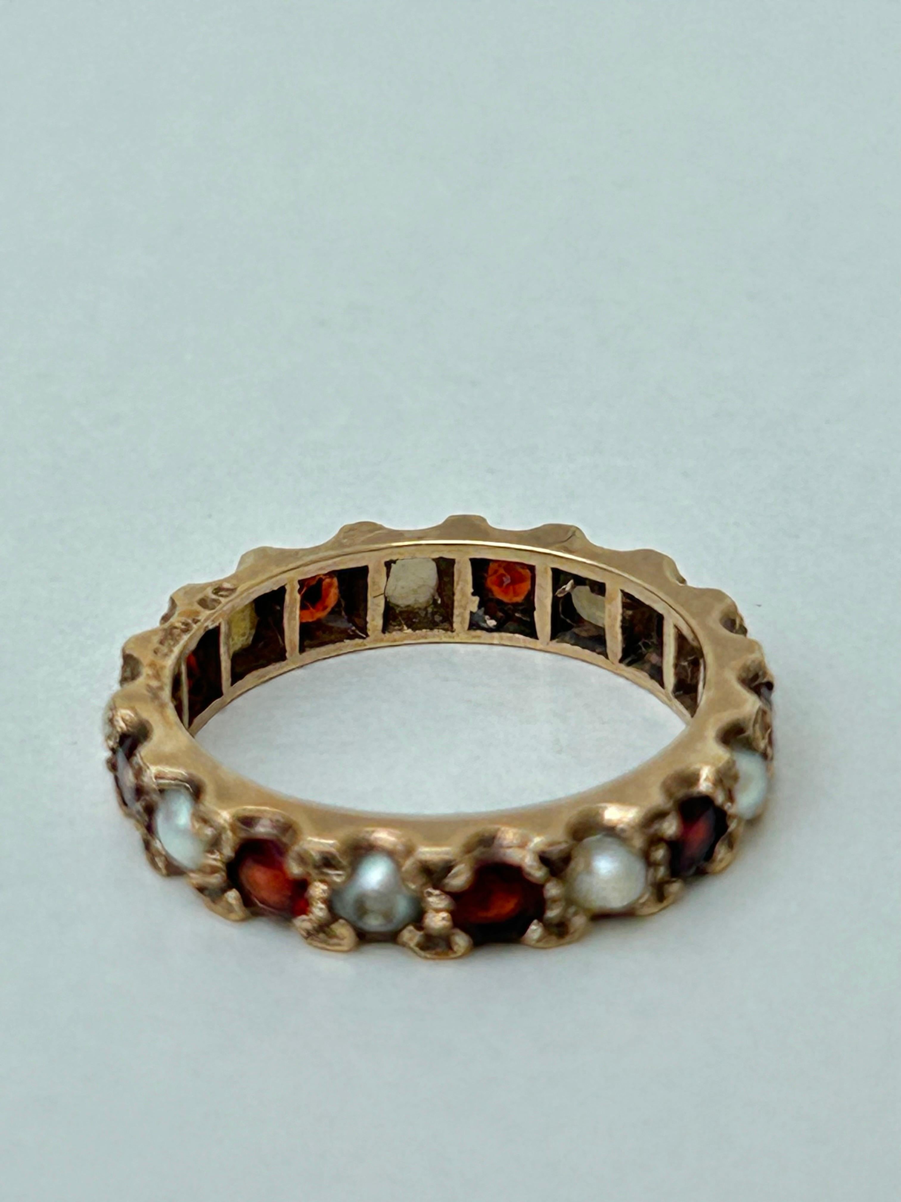 Vintage 9 Carat Yellow Gold Garnet and Pearl Full Eternity Band Ring In Good Condition For Sale In Chipping Campden, GB