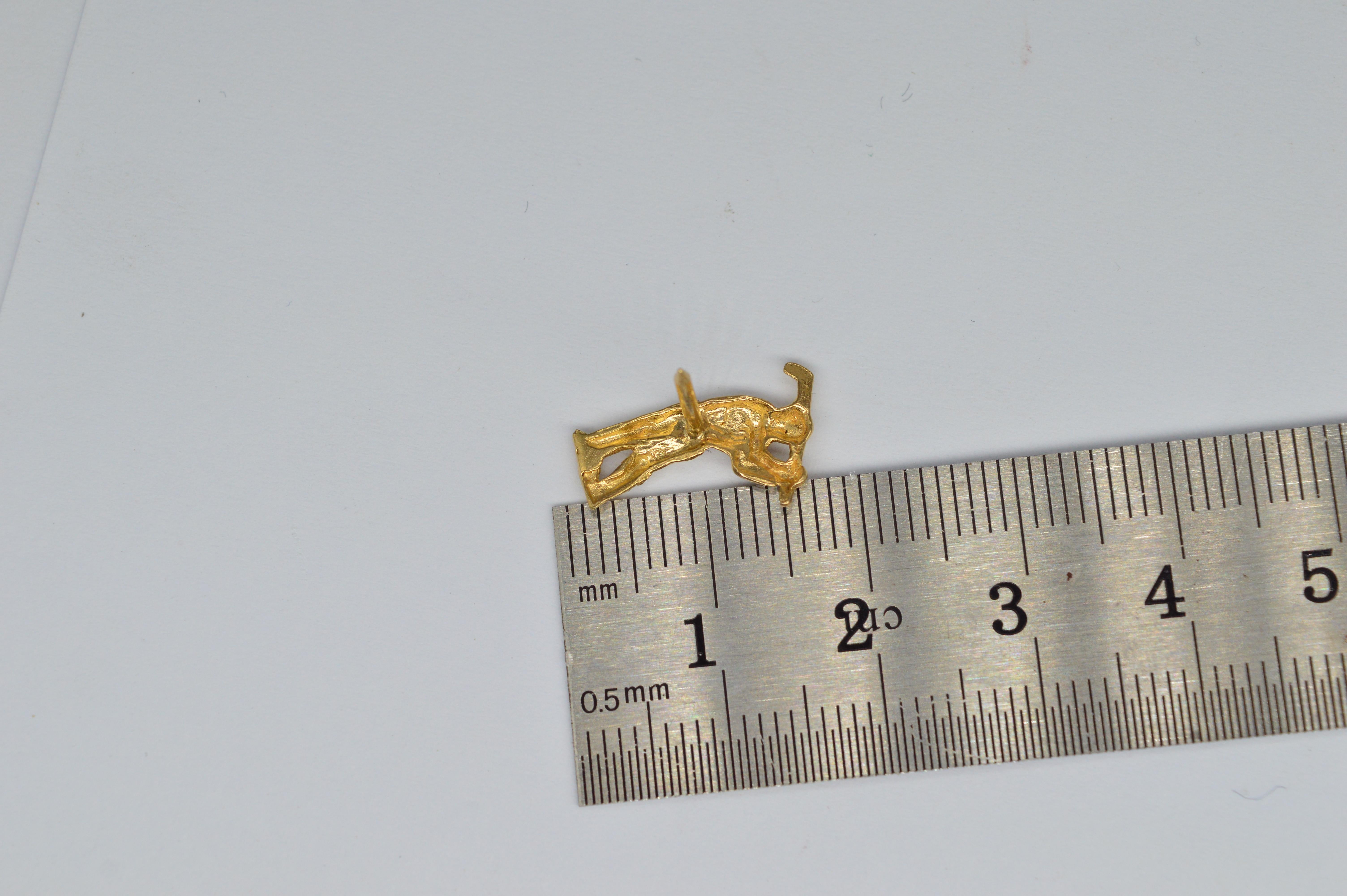 Vintage 9ct Yellow Gold Golf PGA Statement Present Tie Tack Lapel Pin In Good Condition For Sale In Benfleet, GB