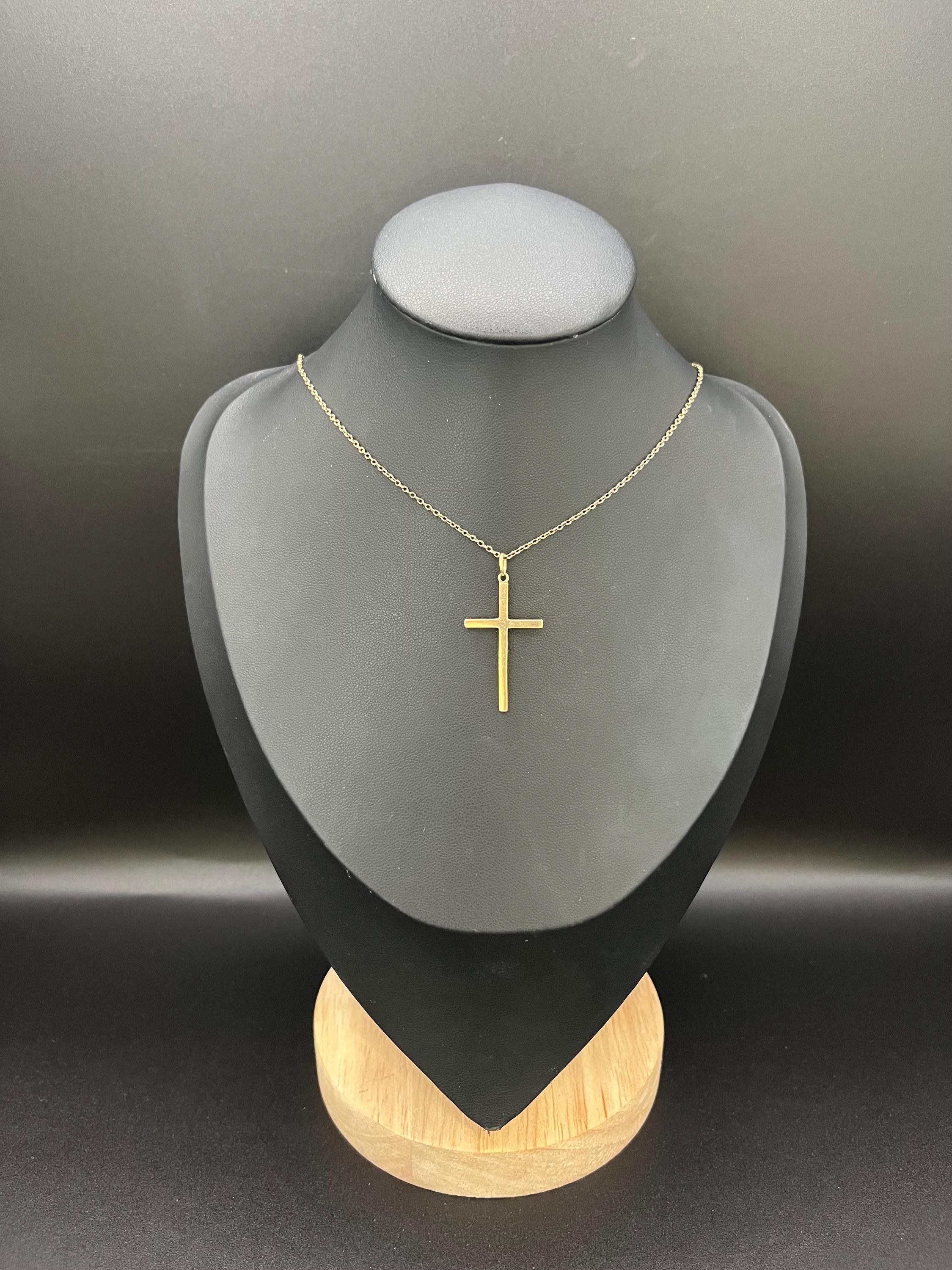 Vintage 9ct Yellow Gold Hallmarked Birmingham 1994, Cross Pendant In Good Condition For Sale In Brighton, GB