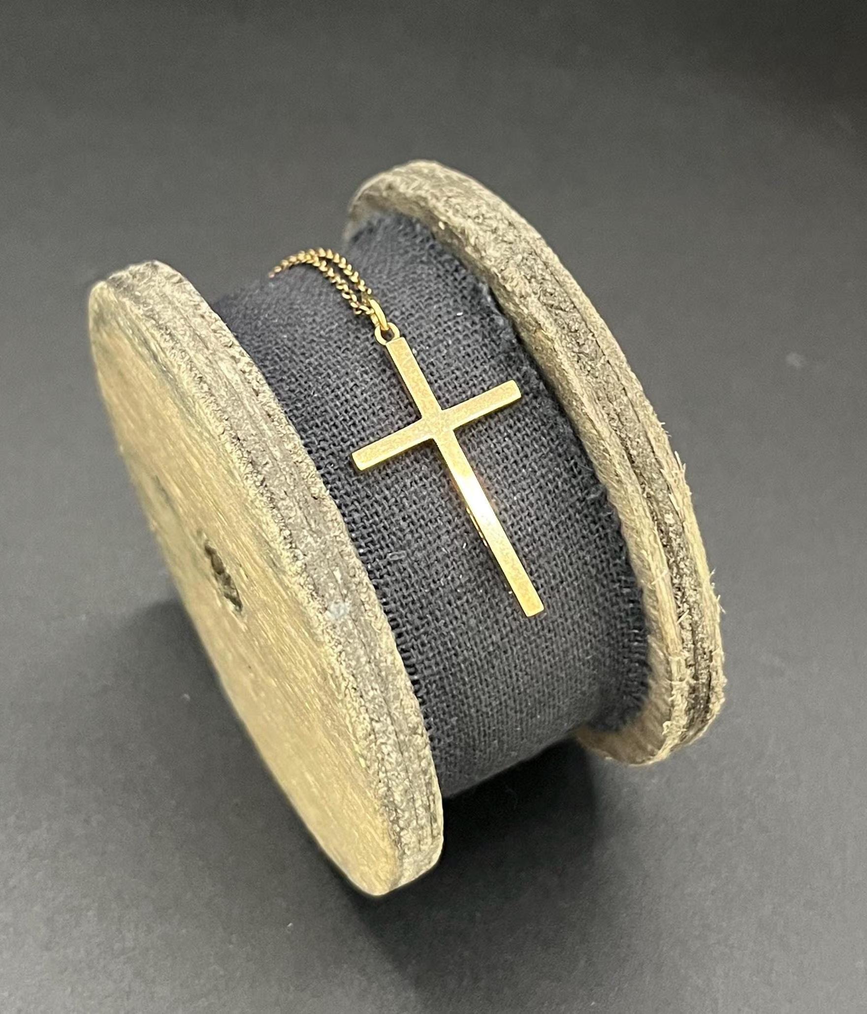 Vintage 9ct Yellow Gold Hallmarked Birmingham 1994, Cross Pendant For Sale 2