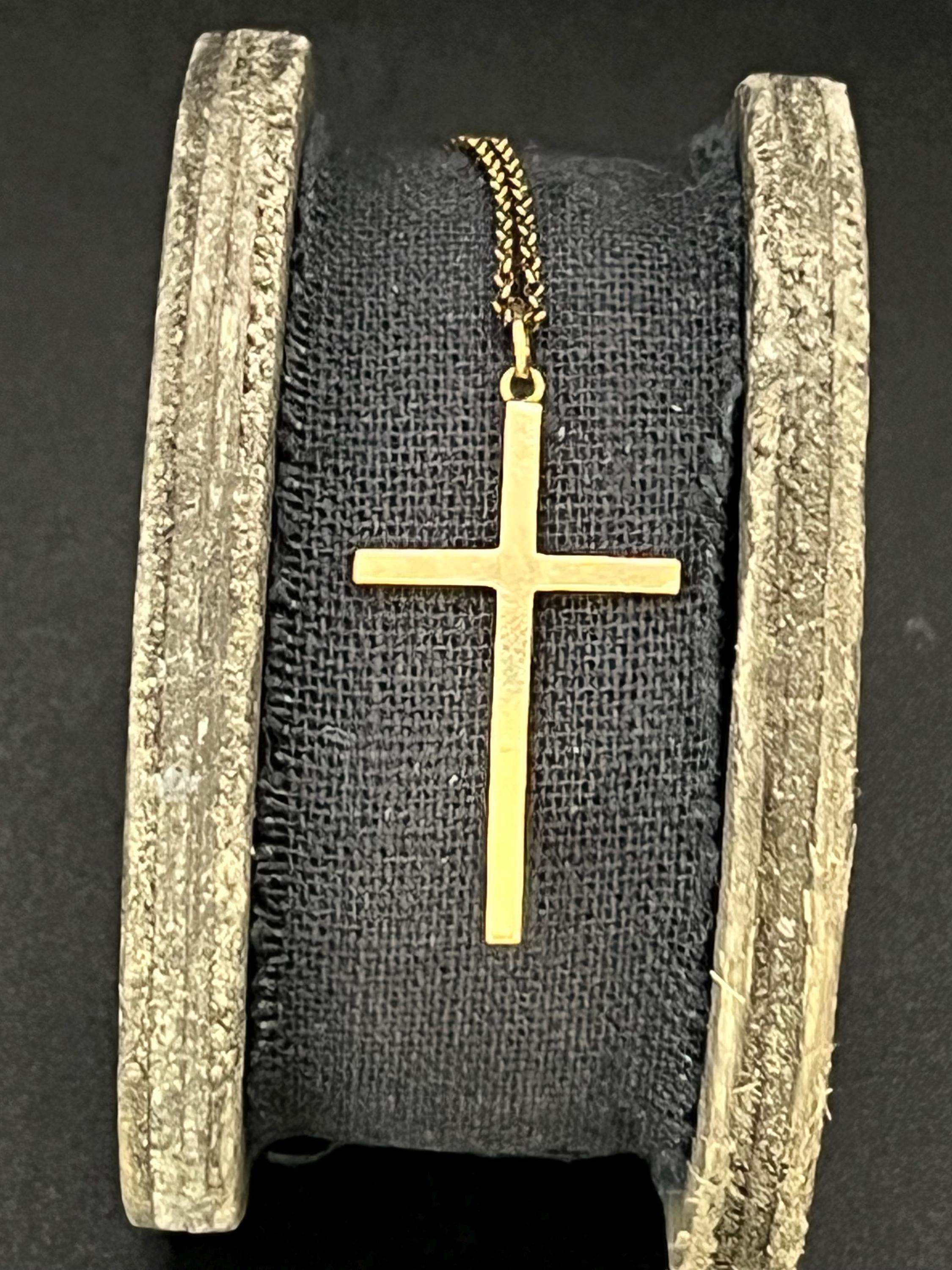 Vintage 9ct Yellow Gold Hallmarked Birmingham 1994, Cross Pendant For Sale 5