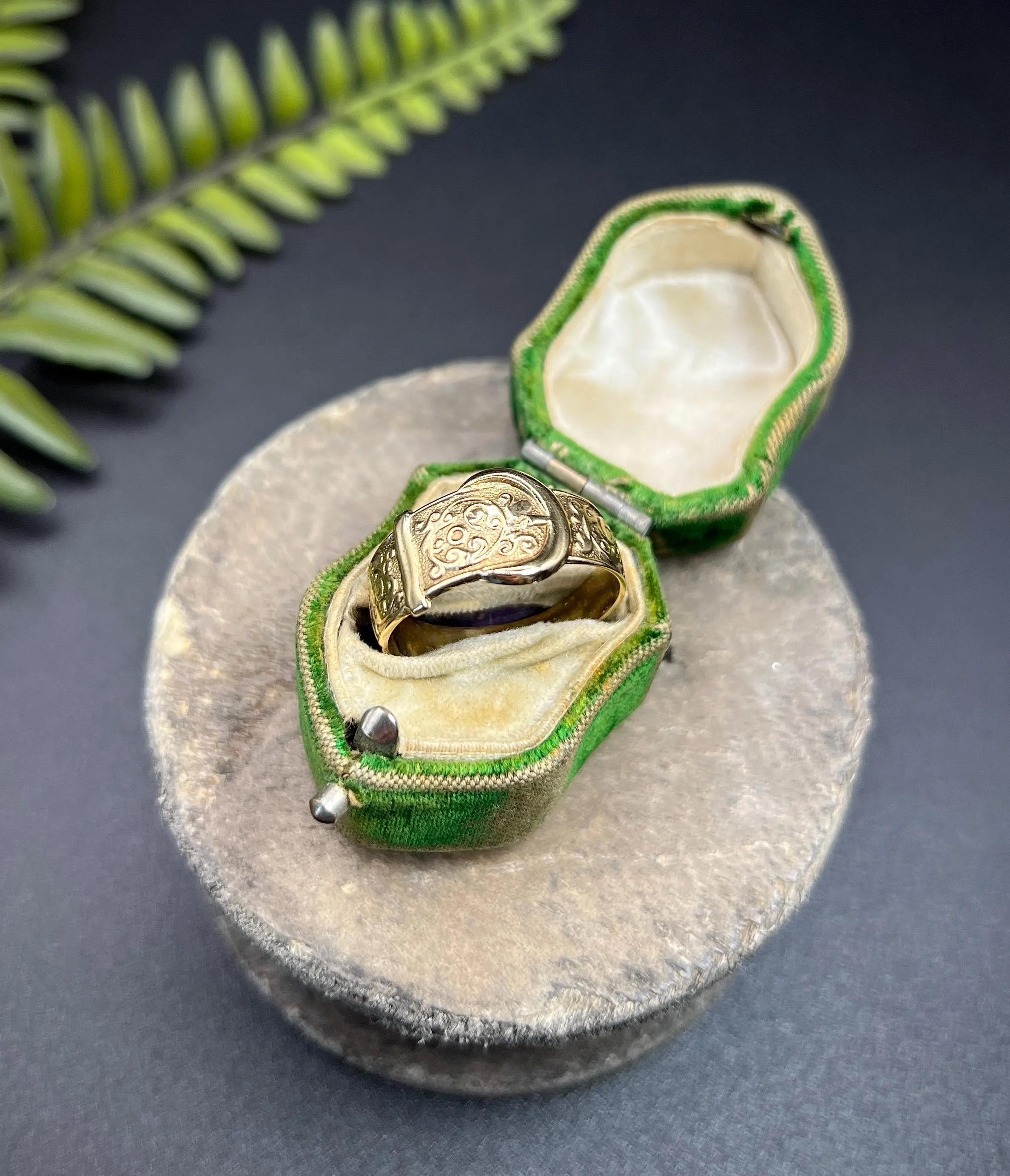 Vintage 9 Karat Gelbgold, handgravierte Schnalle/Gürtelring, gestempelt London 1981 im Angebot 1