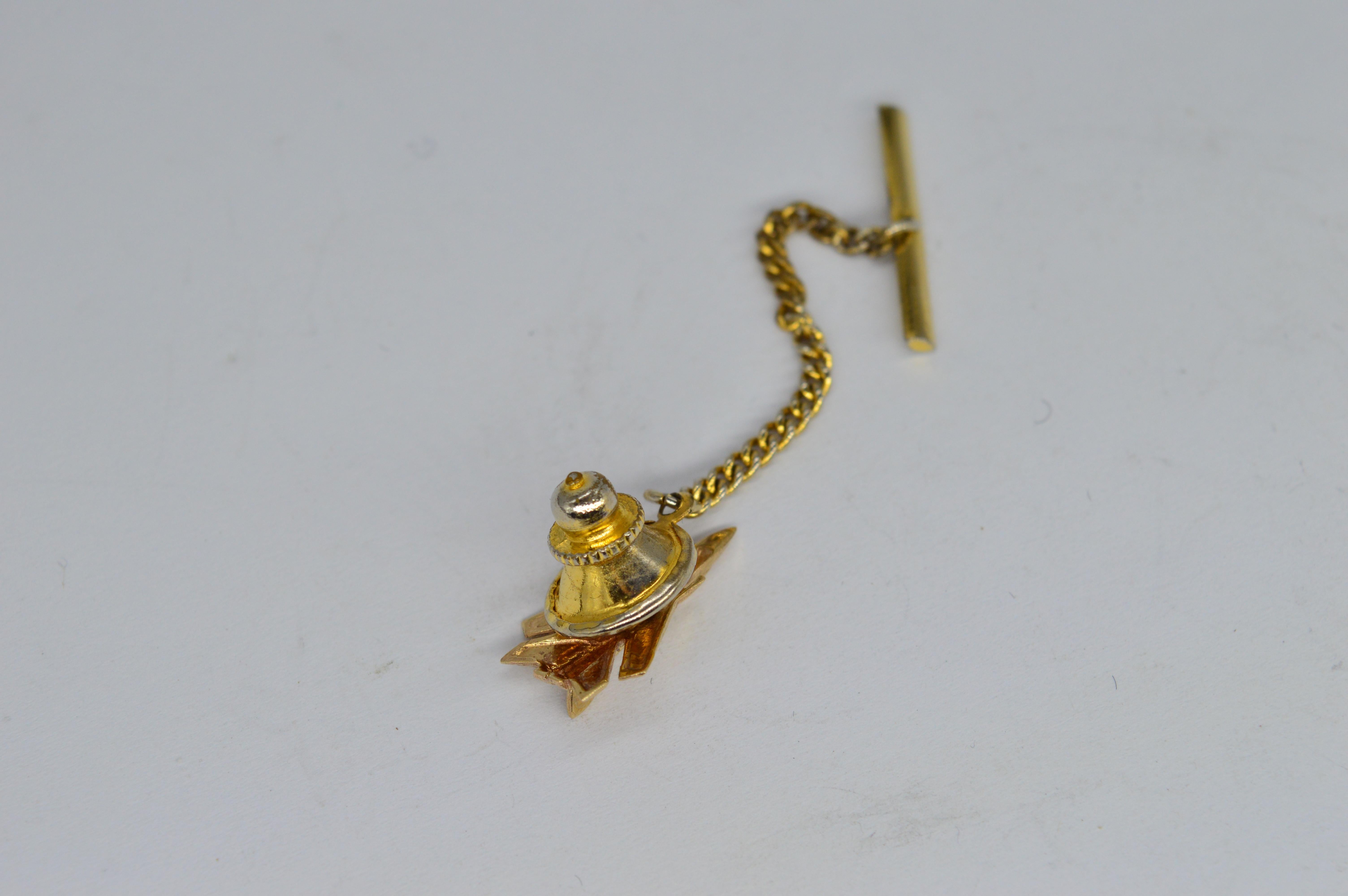 Vintage 9ct Yellow Gold Harrier Jet RAF Statement Present Tie Tack Lapel Pin In Good Condition For Sale In Benfleet, GB