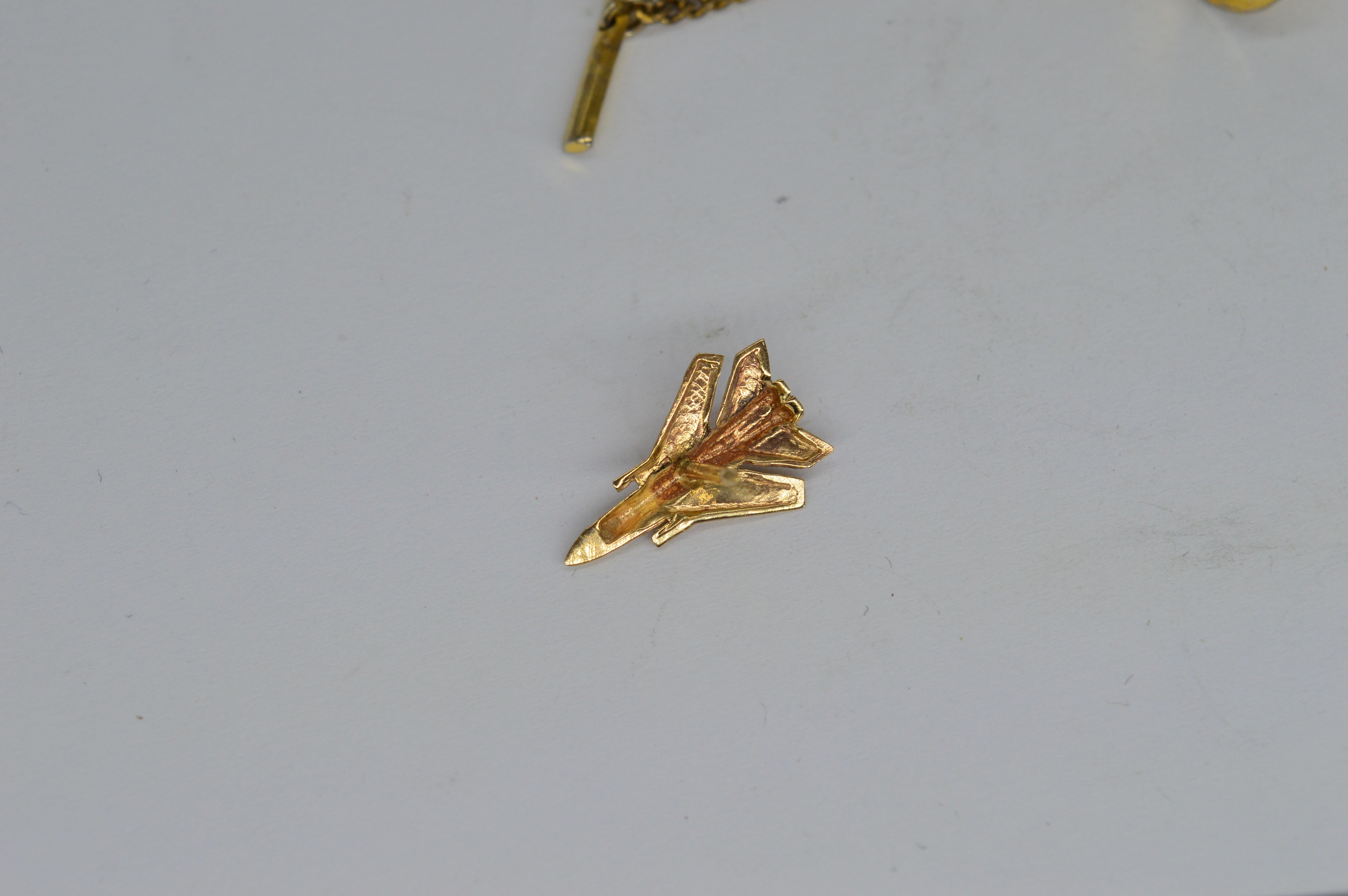 Men's Vintage 9ct Yellow Gold Harrier Jet RAF Statement Present Tie Tack Lapel Pin For Sale