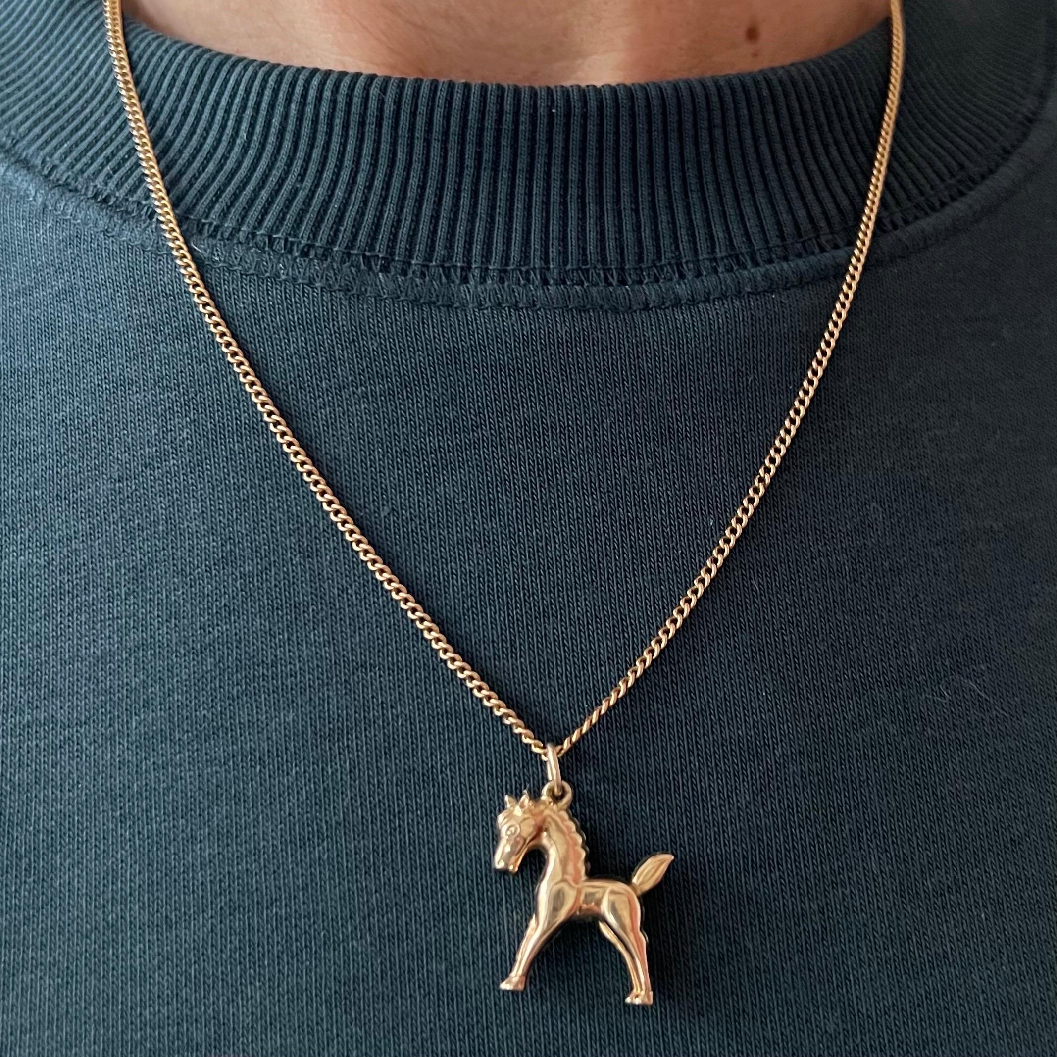A vintage 9 karat yellow gold horse charm pendant. This horse is beautifully detailed with a raised tail and confident posture. Horses are associated with strength, courage and freedom and they've been seen as steady, trusted companions. Will this