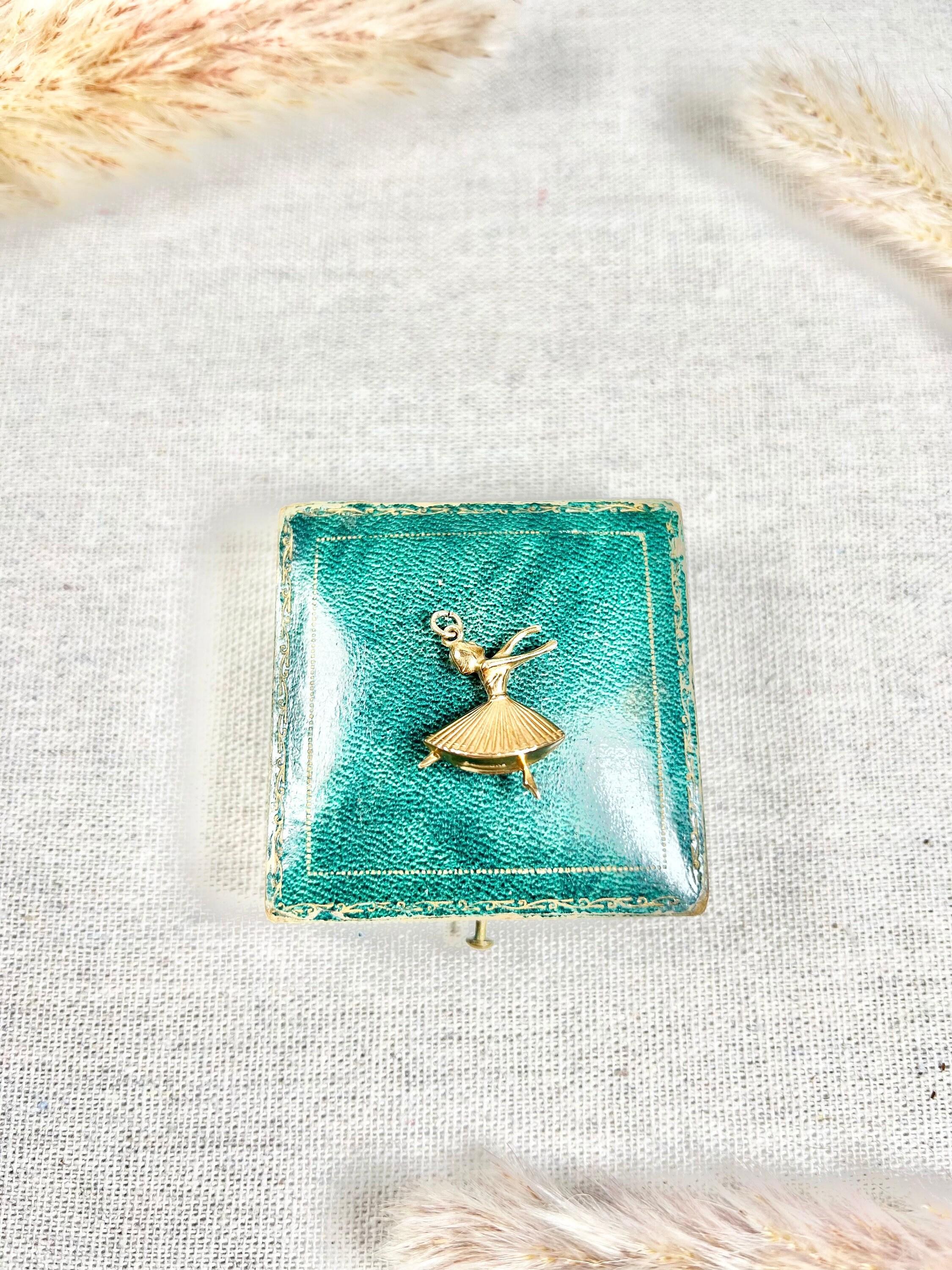 Vintage 9ct Yellow Gold, London Hallmarked, 1970s Ballerina Pendant Charm In Good Condition For Sale In Brighton, GB