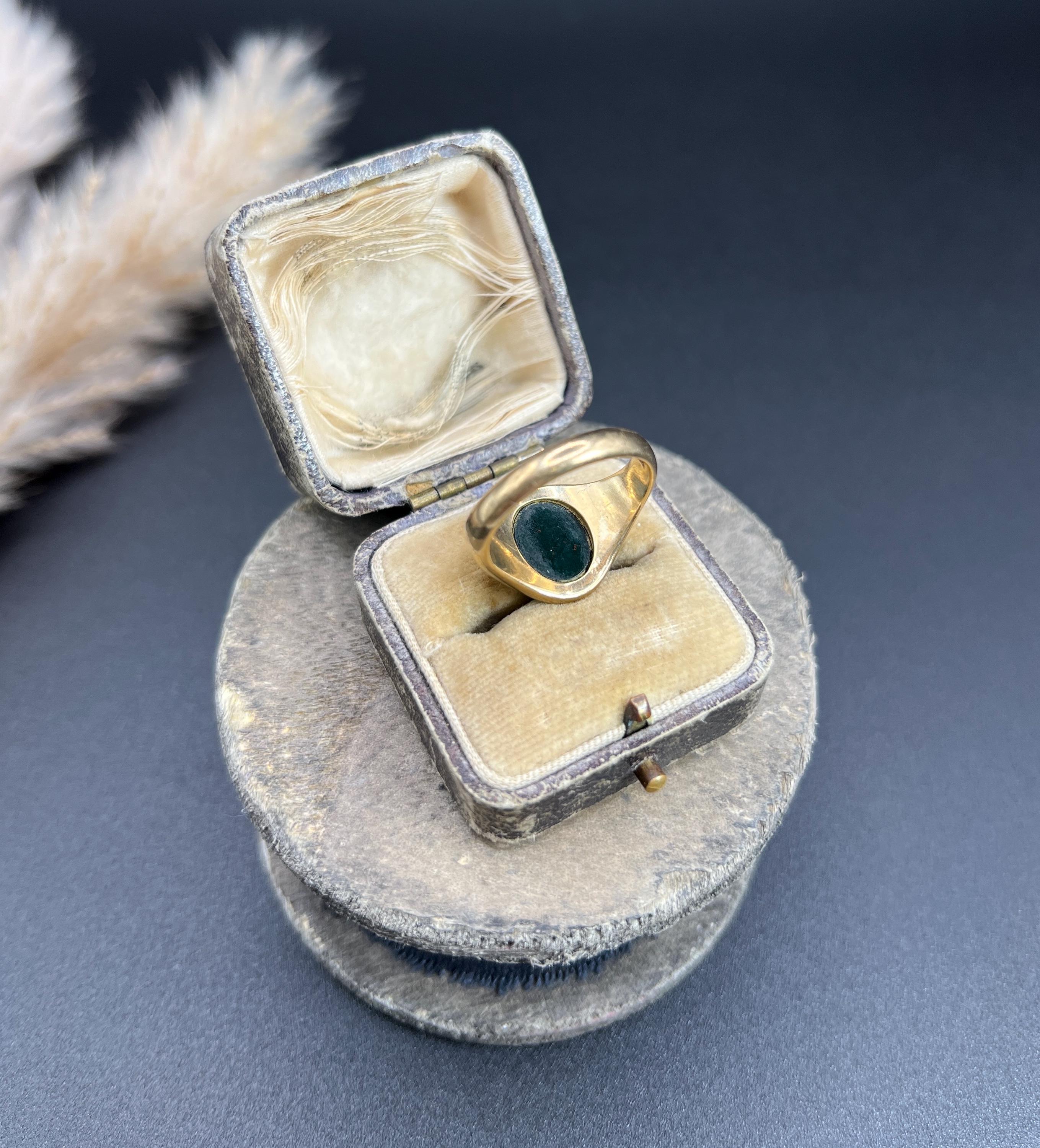 Vintage 9ct Yellow Gold, Oval Bloodstone Signet Ring, Hallmarked Birmingham 1947 For Sale 4