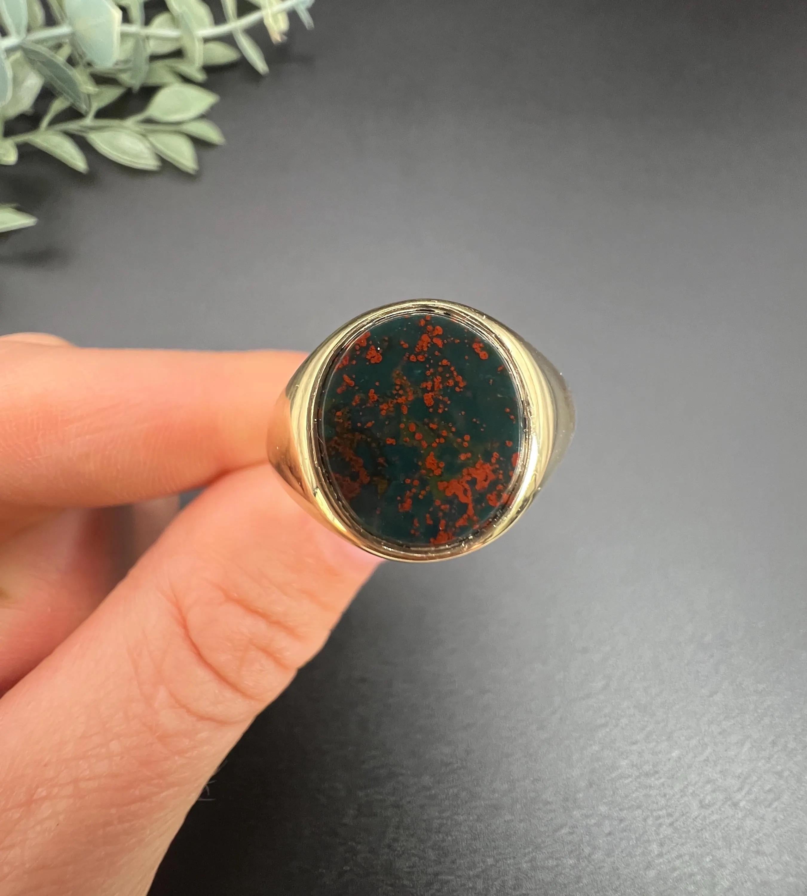 Vintage 9ct Yellow Gold, Oval Bloodstone Signet Ring, Hallmarked Birmingham 1993 For Sale 5