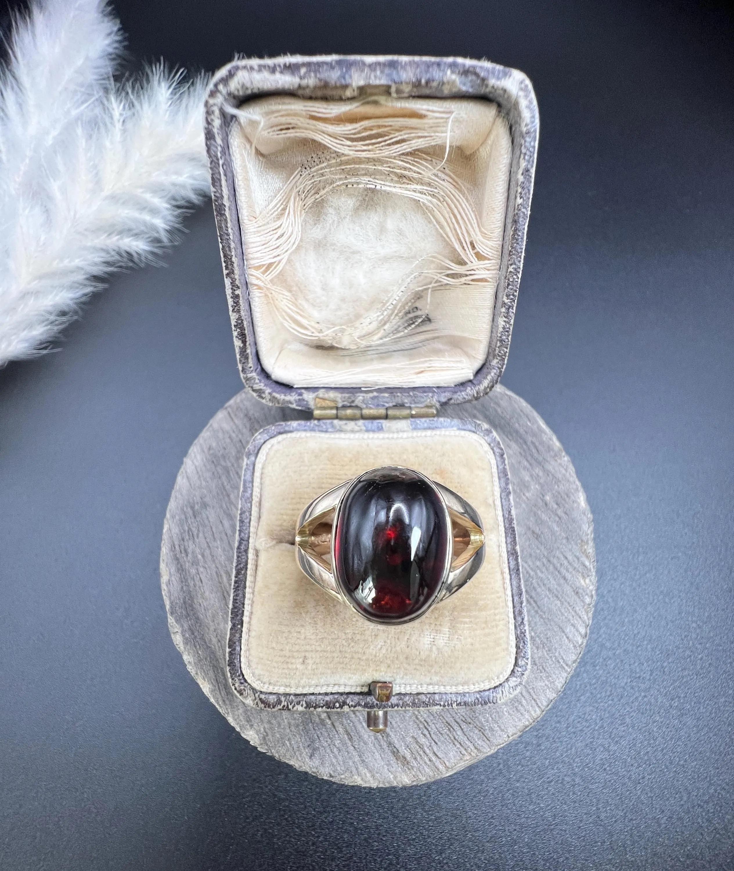 Vintage 9ct Yellow Gold Oval Cabochon Garnet Signet Ring, Hallmarked London 1979 For Sale 7