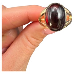Vintage 9ct Yellow Gold Oval Cabochon Garnet Signet Ring, Hallmarked London 1979