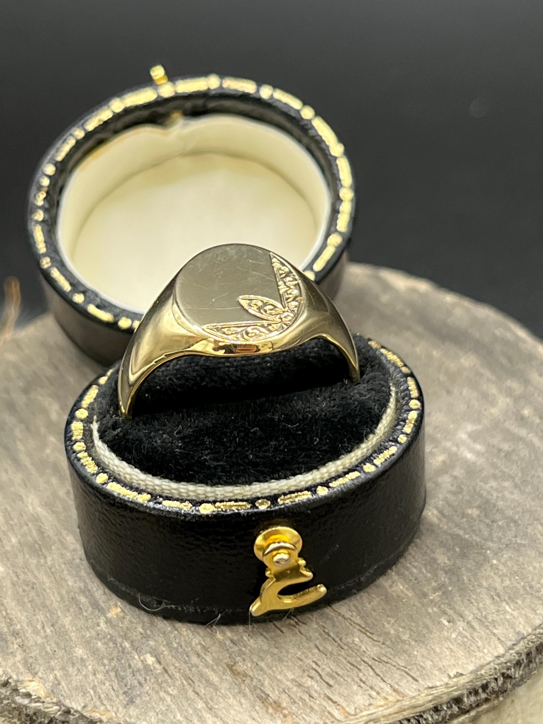Anello con sigillo ovale d'epoca in oro giallo 9 ct, con marchio Birmingham 1958 in vendita 3