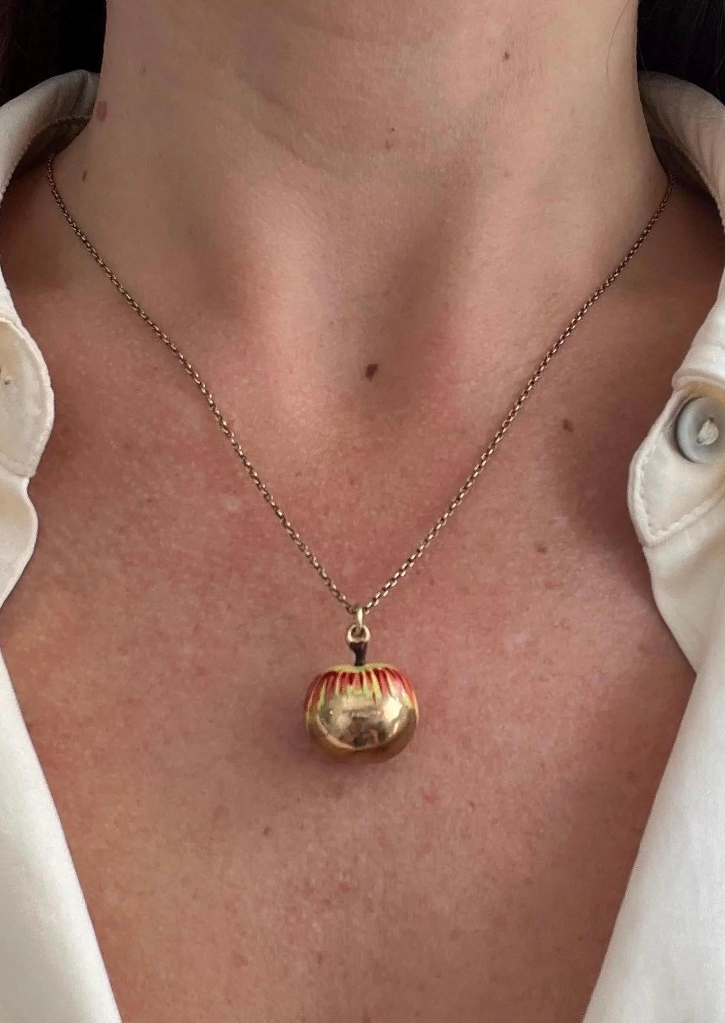 Vintage 9ct Yellow Gold, Red and Yellow Enamel Apple Pendant Charm For Sale 6