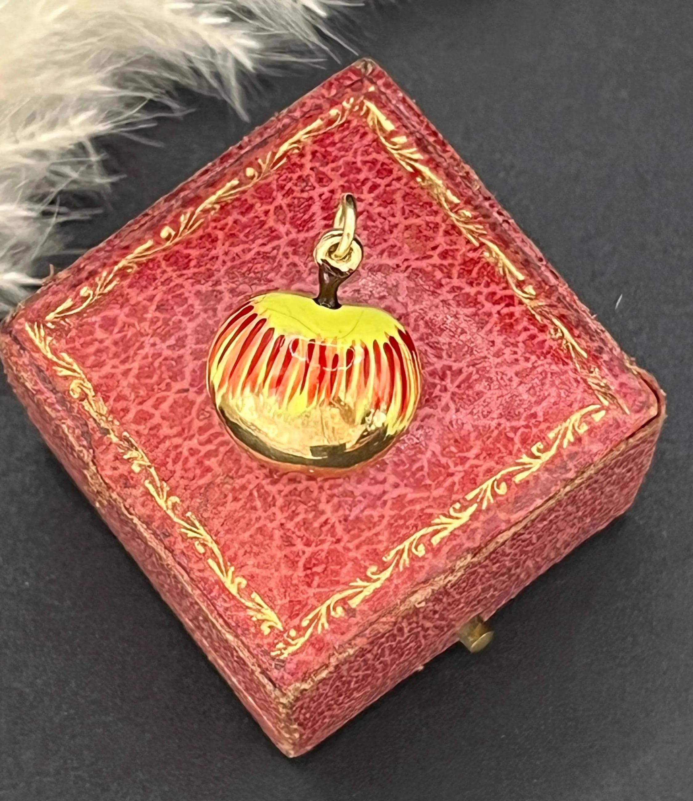 Women's or Men's Vintage 9ct Yellow Gold, Red and Yellow Enamel Apple Pendant Charm For Sale