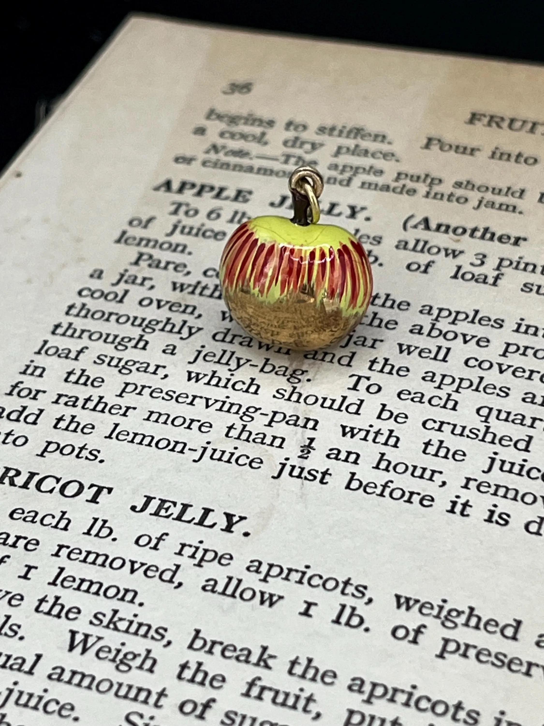 Vintage 9ct Yellow Gold, Red and Yellow Enamel Apple Pendant Charm For Sale 2