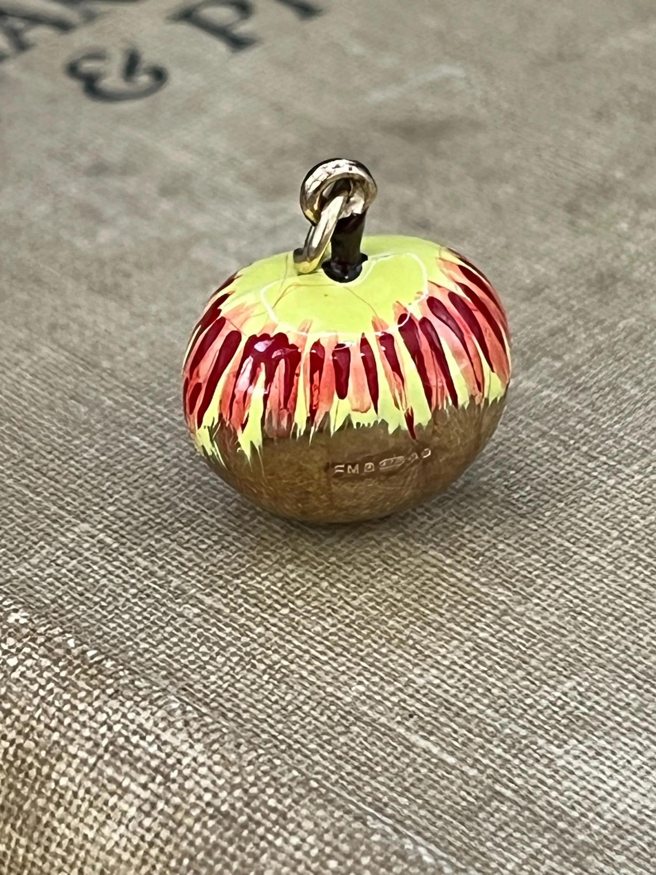 Vintage 9ct Yellow Gold, Red and Yellow Enamel Apple Pendant Charm For Sale 4