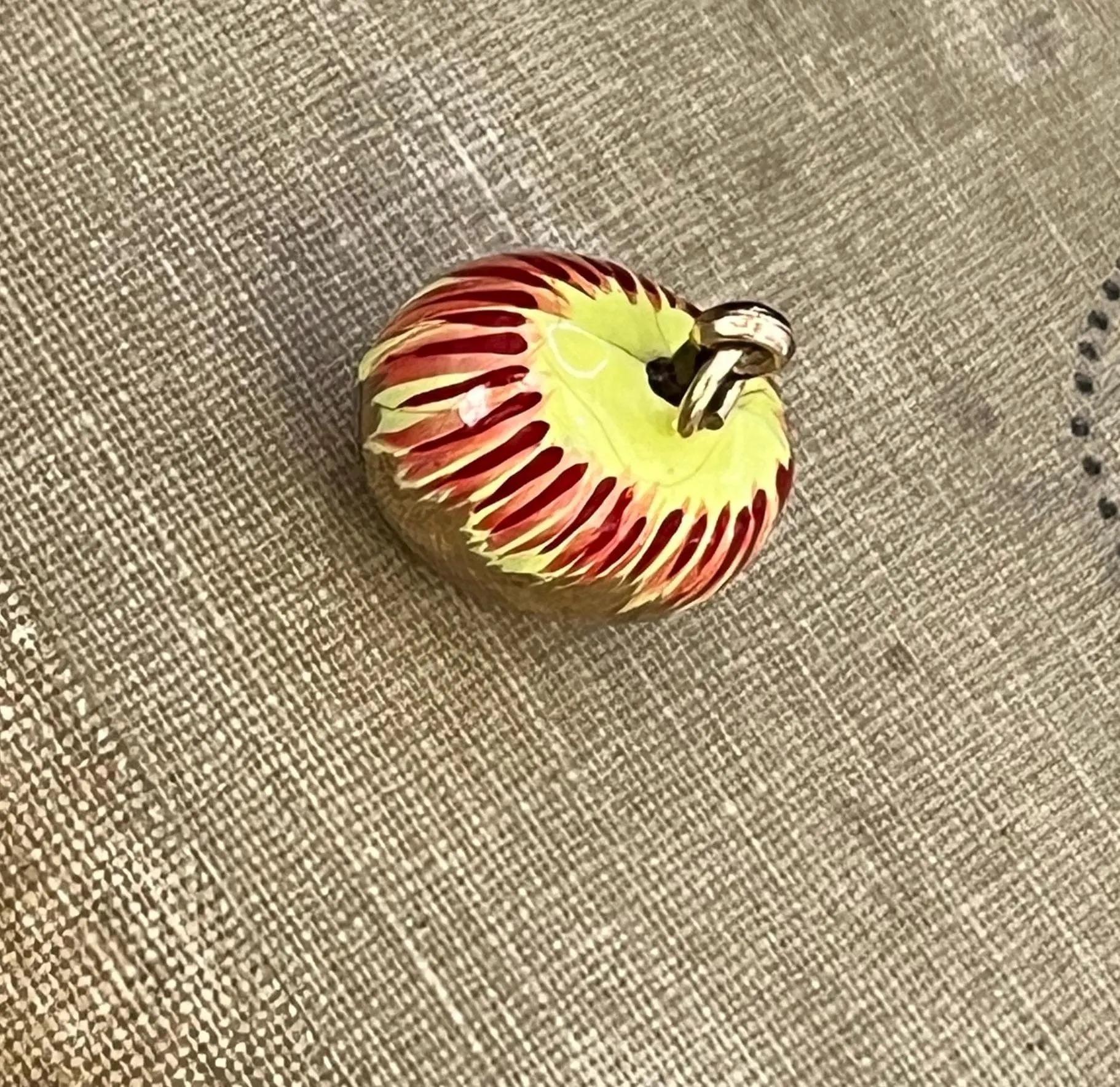 Vintage 9ct Yellow Gold, Red and Yellow Enamel Apple Pendant Charm For Sale 5