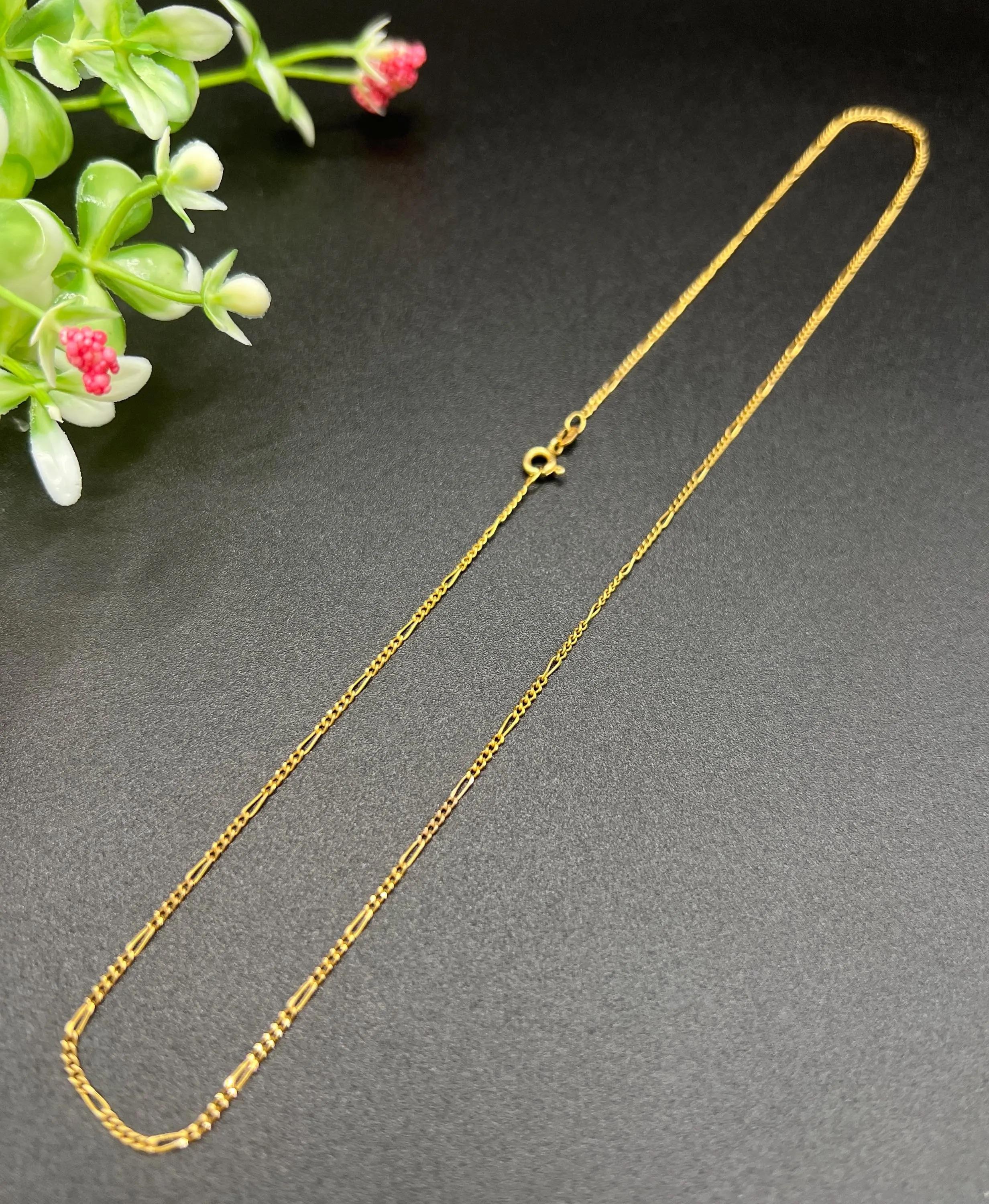 Vintage 9ct Yellow Gold Stamped, 1980s 16 1/4 Inch Figaro Link Chain Necklace en vente 6