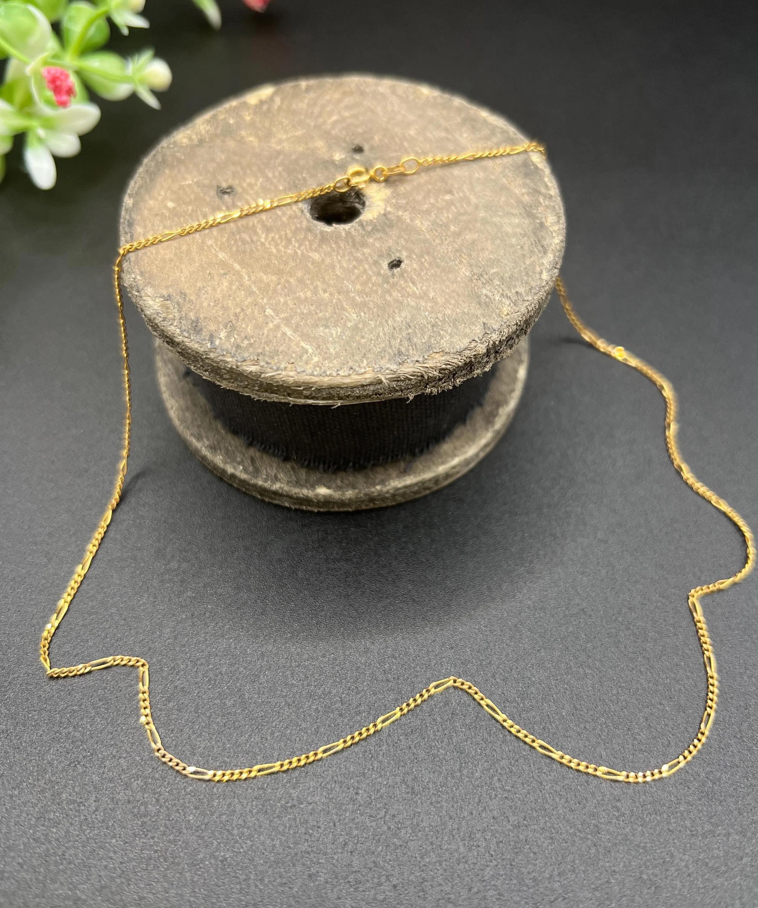 Vintage 9ct Yellow Gold Stamped, 1980s 16 1/4 Inch Figaro Link Chain Necklace Unisexe en vente