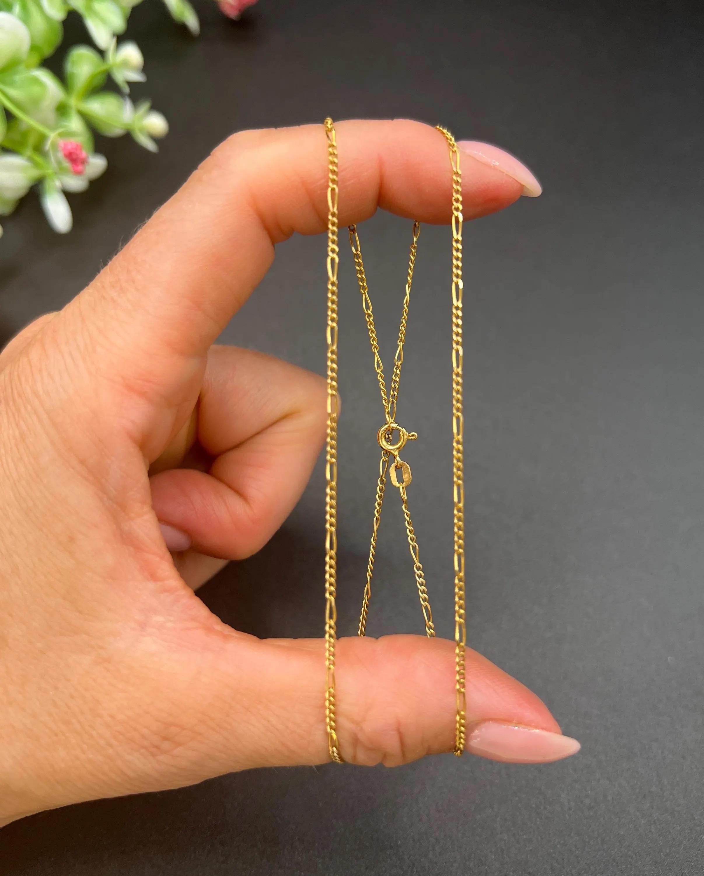 Vintage 9ct Yellow Gold Stamped, 1980s 16 1/4 Inch Figaro Link Chain Necklace en vente 4