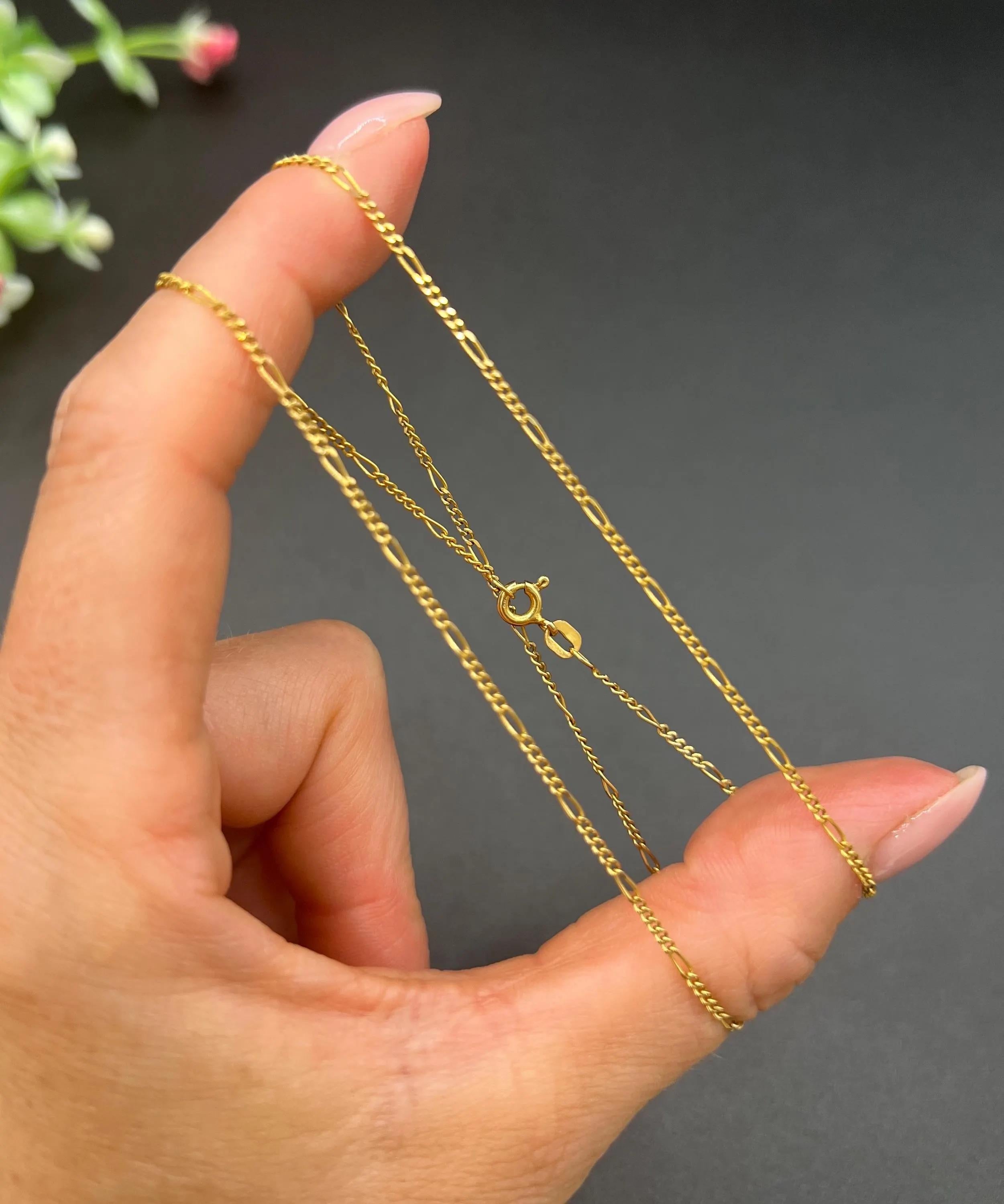 Vintage 9ct Yellow Gold Stamped, 1980s 16 1/4 Inch Figaro Link Chain Necklace en vente 5