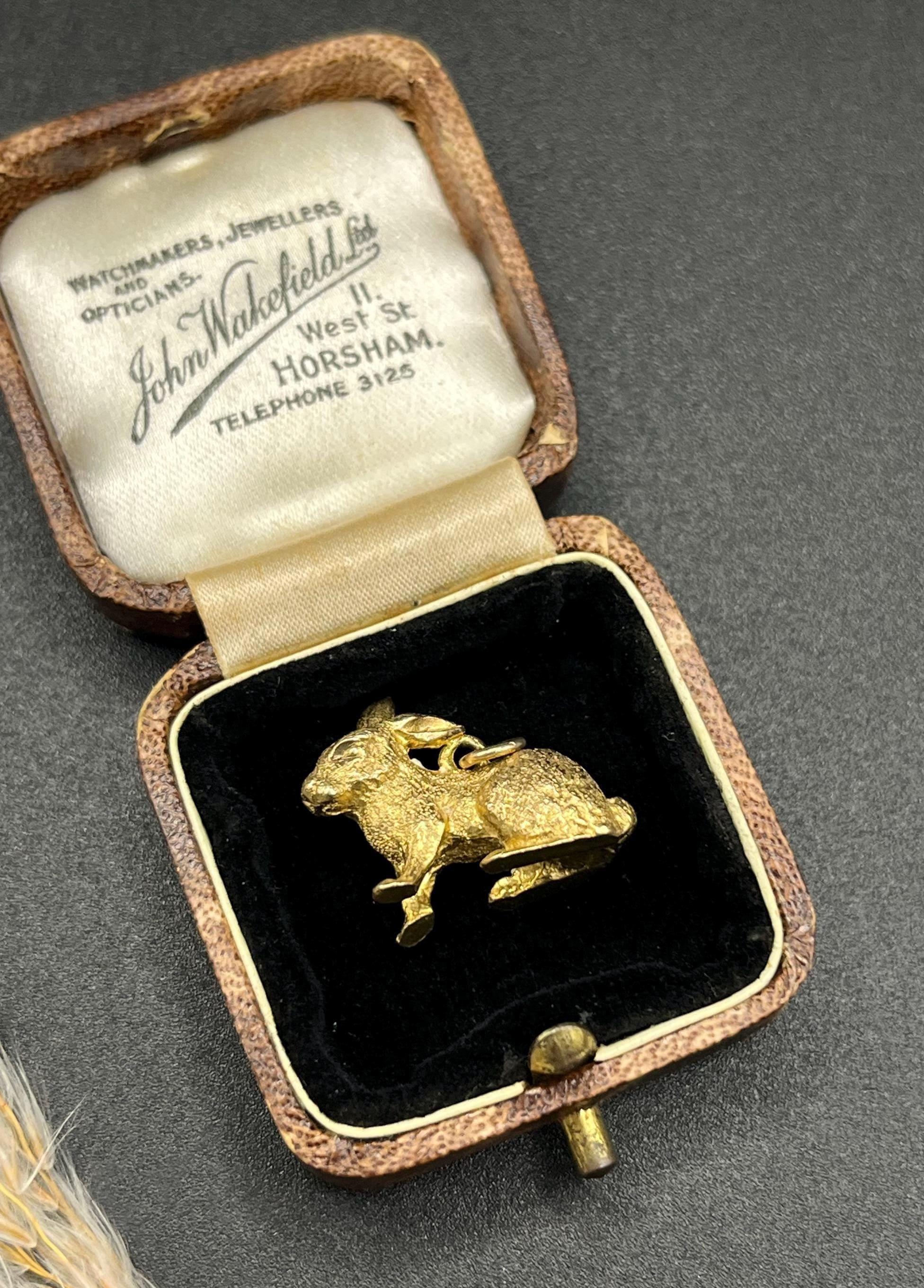 Colgante / Dije Conejo Vintage de Oro Amarillo de 9 ct estampado, años 80 en venta 7
