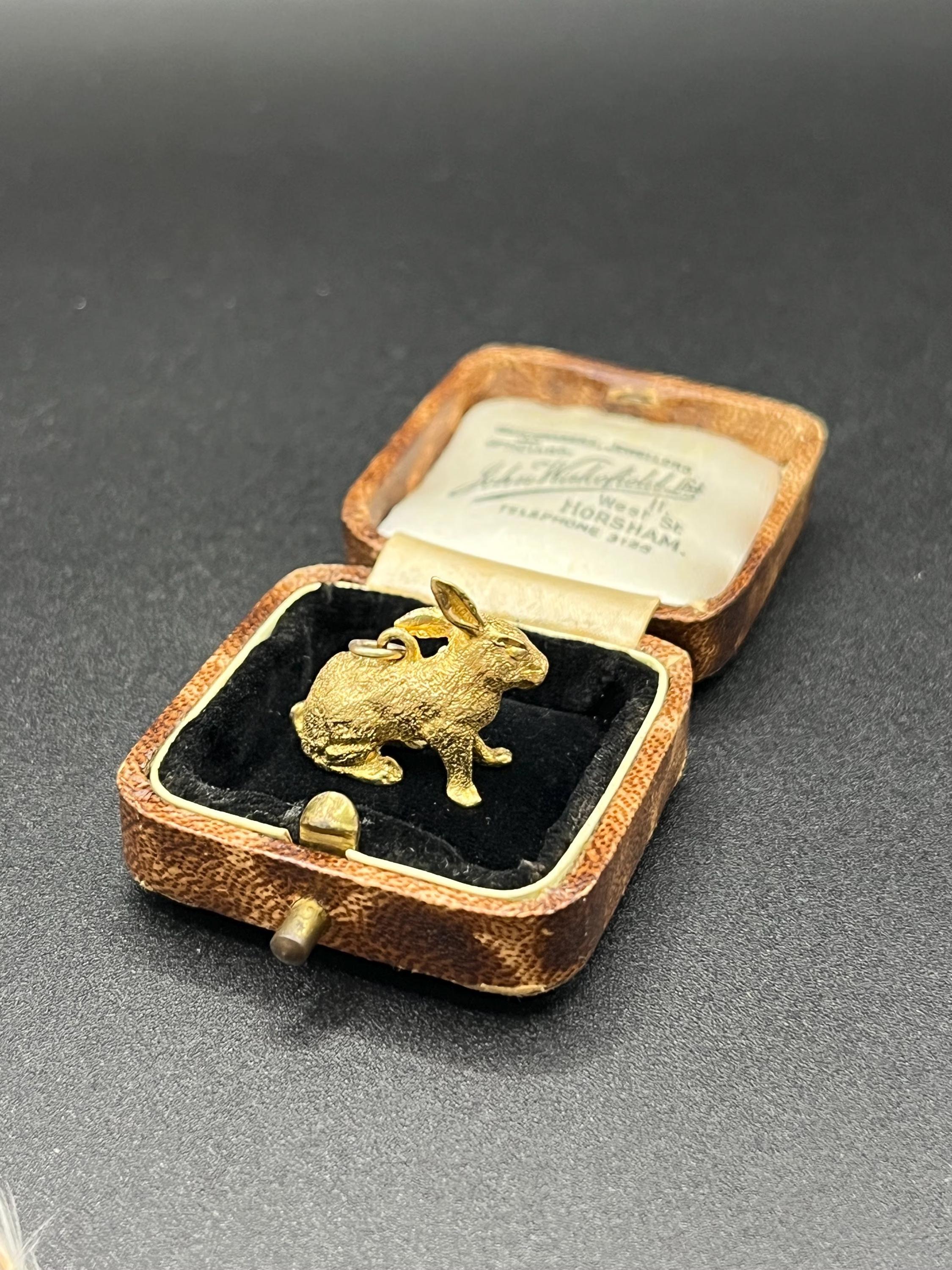 Femenino o masculino Colgante / Dije Conejo Vintage de Oro Amarillo de 9 ct estampado, años 80 en venta