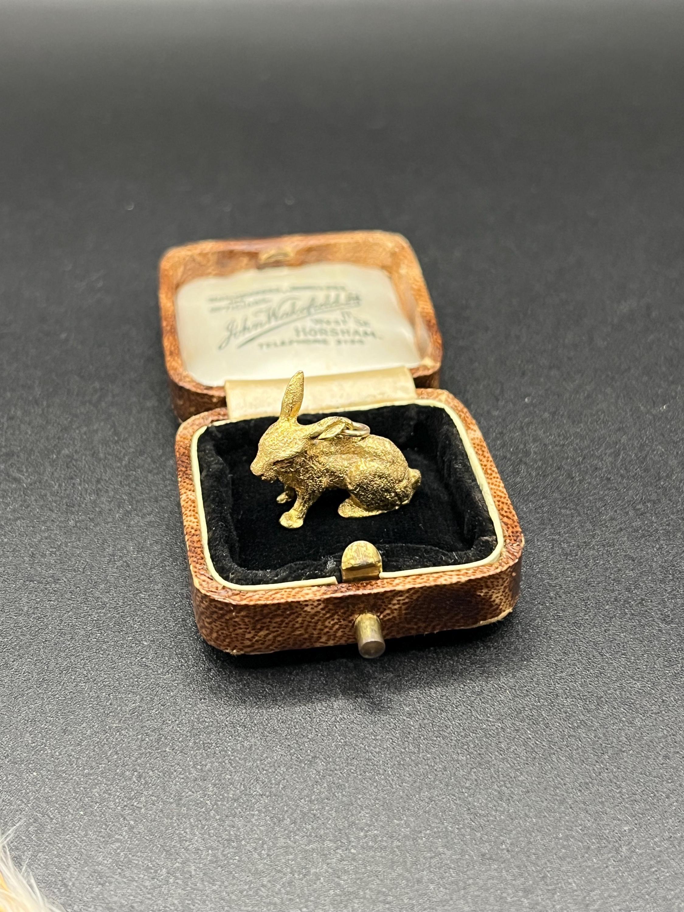 Colgante / Dije Conejo Vintage de Oro Amarillo de 9 ct estampado, años 80 en venta 5