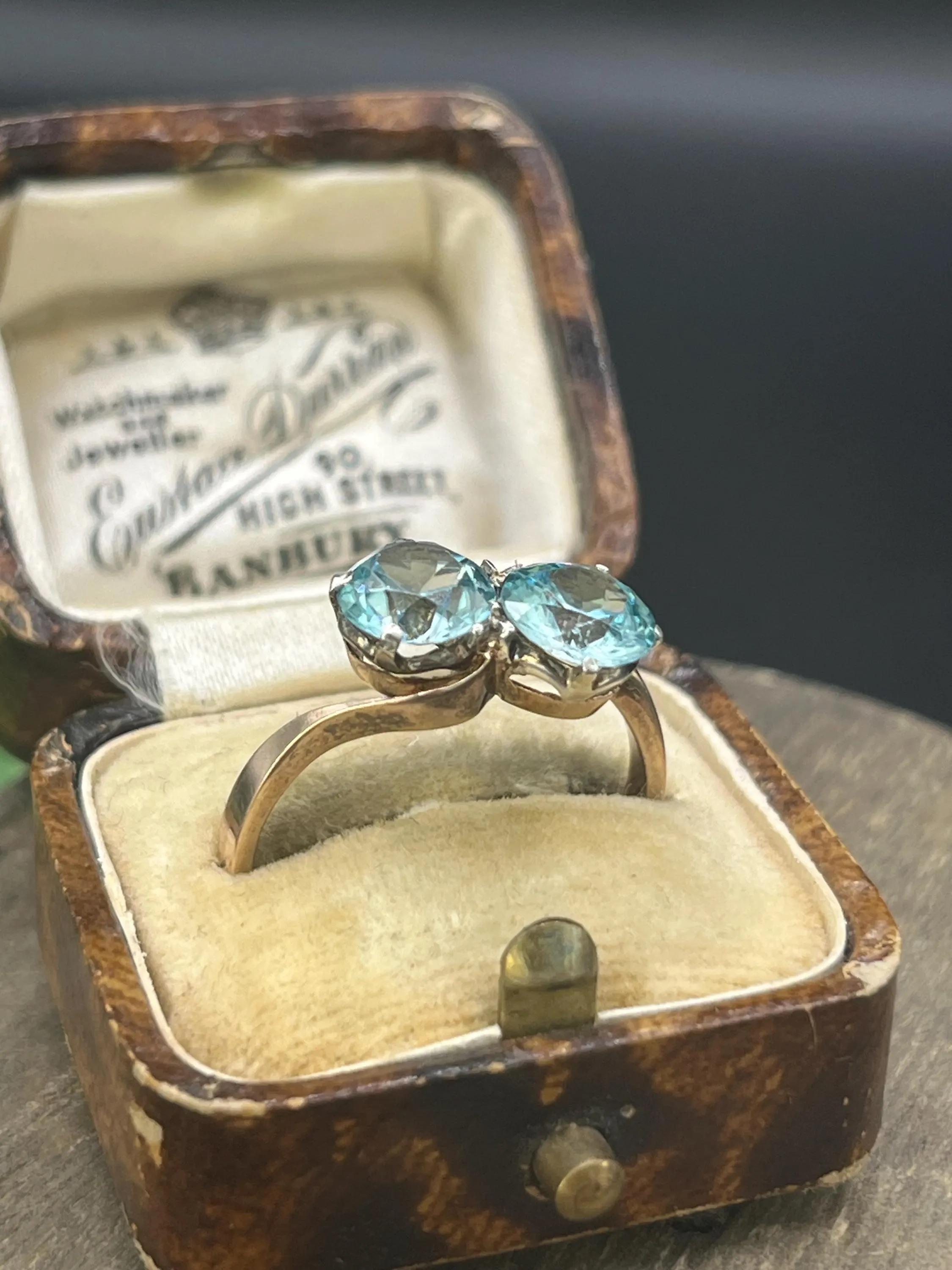 Vintage 9ct Yellow Gold, Two Stone Zircon Crossover Ring For Sale 5
