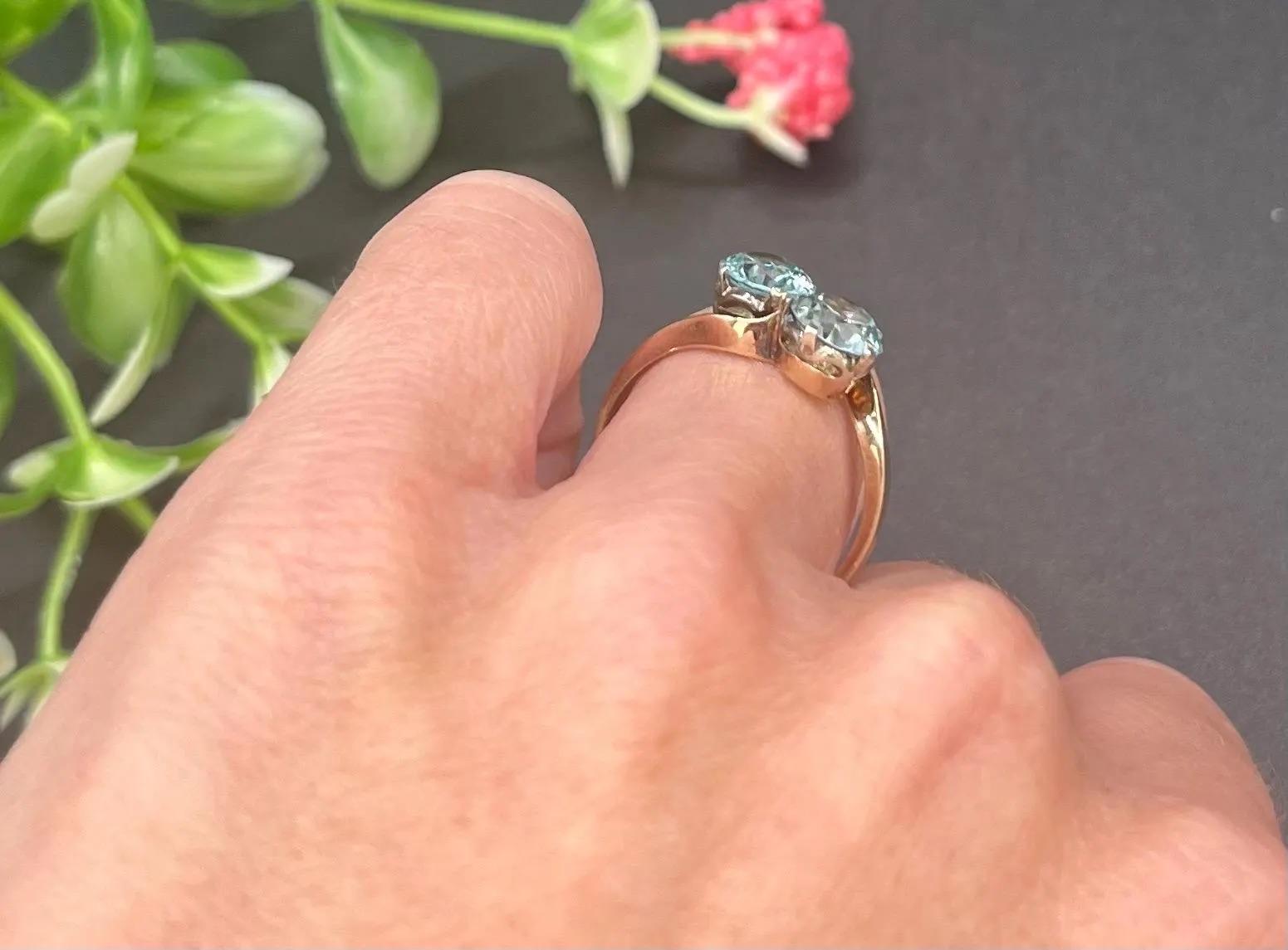 Round Cut Vintage 9ct Yellow Gold, Two Stone Zircon Crossover Ring For Sale